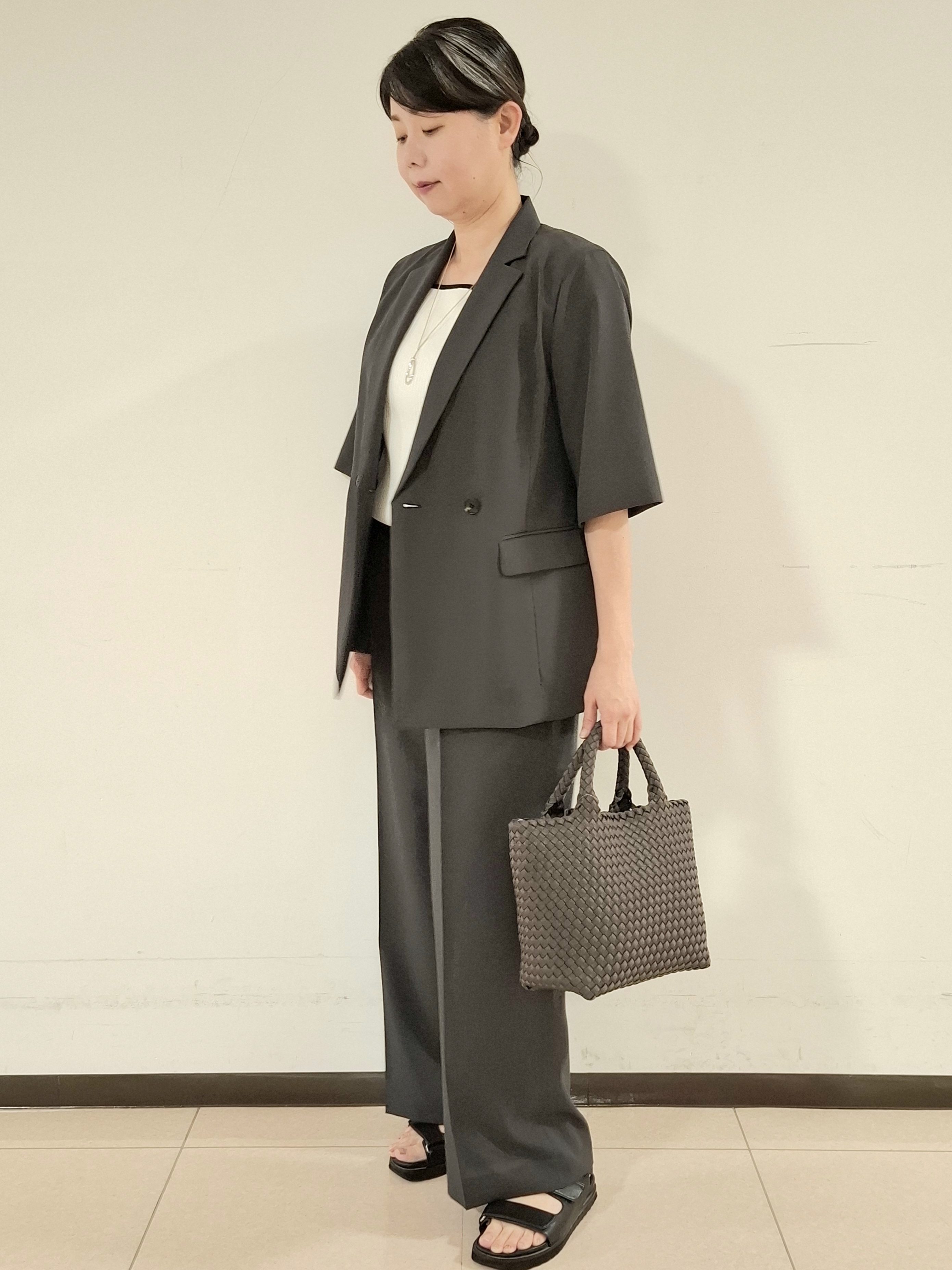 ねぎさんの「UNTITLED｜【秋の通勤羽織/セットアップ可/UVカット】エアリークール半袖ジャケット」を使ったコーディネート