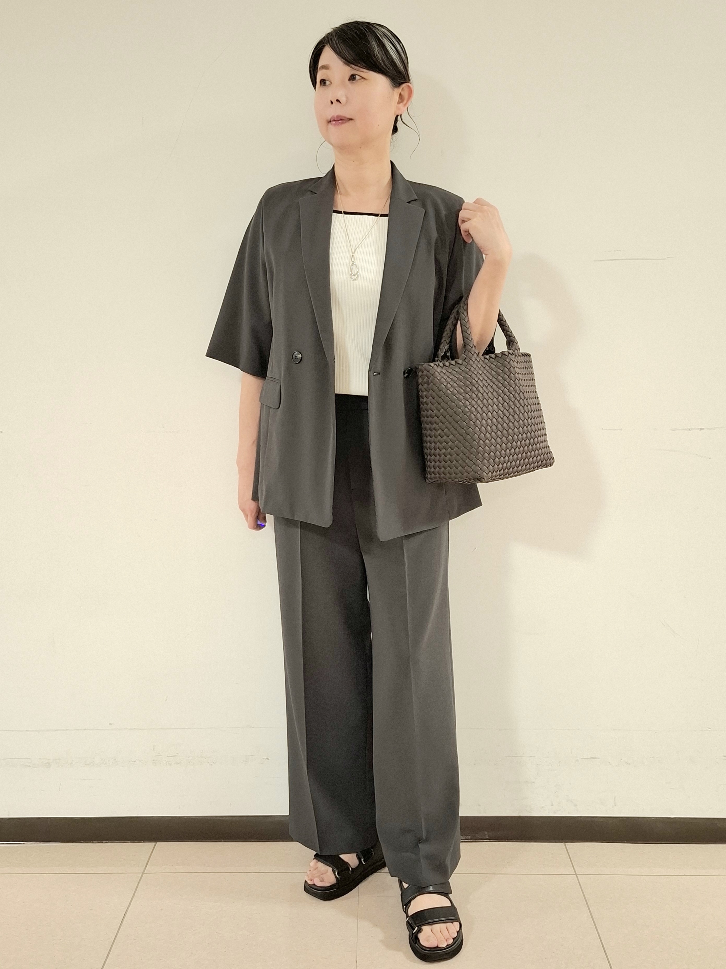 ねぎさんの「UNTITLED｜【秋の通勤羽織/セットアップ可/UVカット】エアリークール半袖ジャケット」を使ったコーディネート