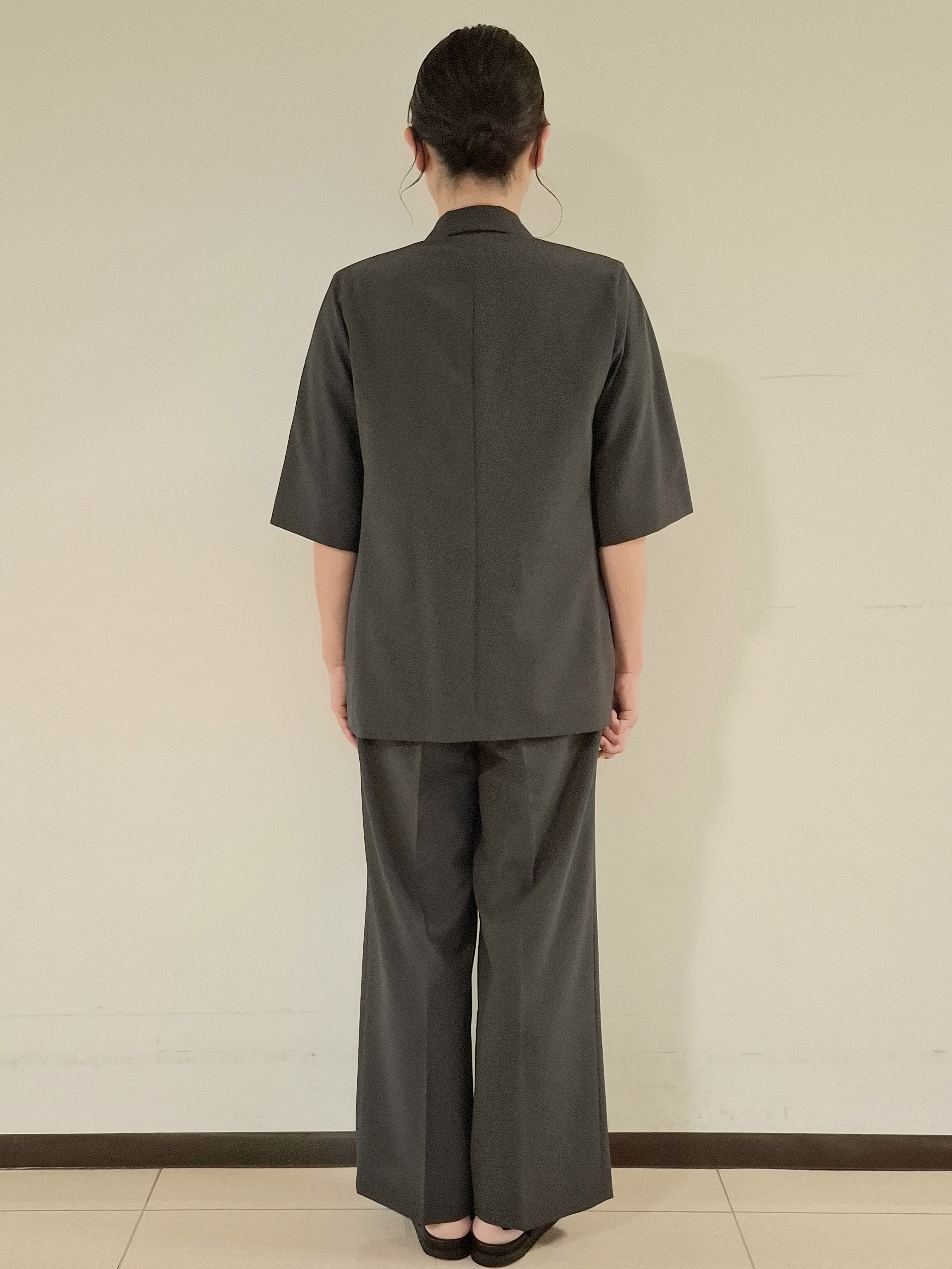 ねぎさんの「UNTITLED｜【秋の通勤羽織/セットアップ可/UVカット】エアリークール半袖ジャケット」を使ったコーディネート