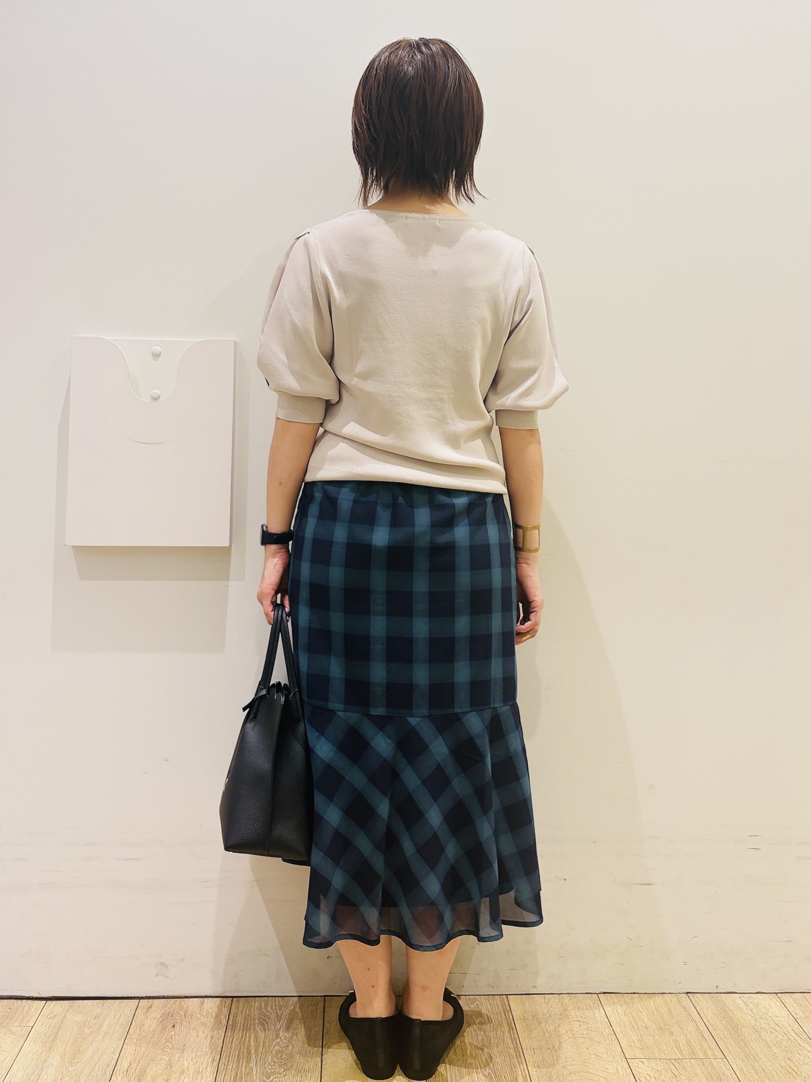 YUKOさんの「index｜【接触冷感／UVケア】クールタッチラップスリーブニット《洗濯機OK／XS～3L／9col》」を使ったコーディネート