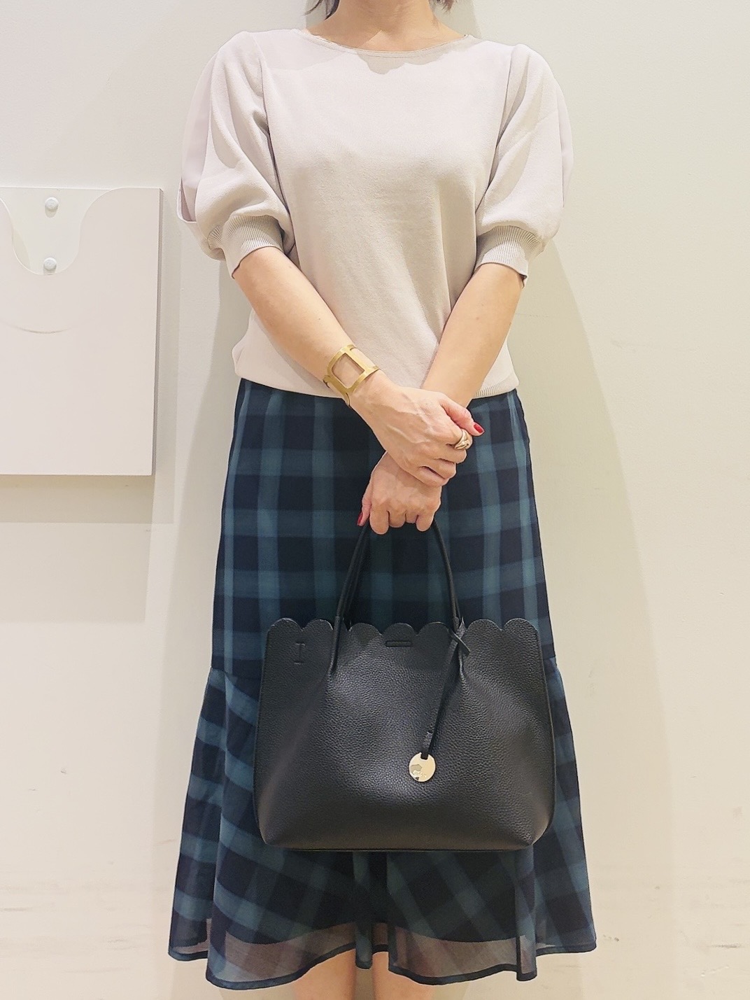 YUKOさんの「index｜【接触冷感／UVケア】クールタッチラップスリーブニット《洗濯機OK／XS～3L／9col》」を使ったコーディネート