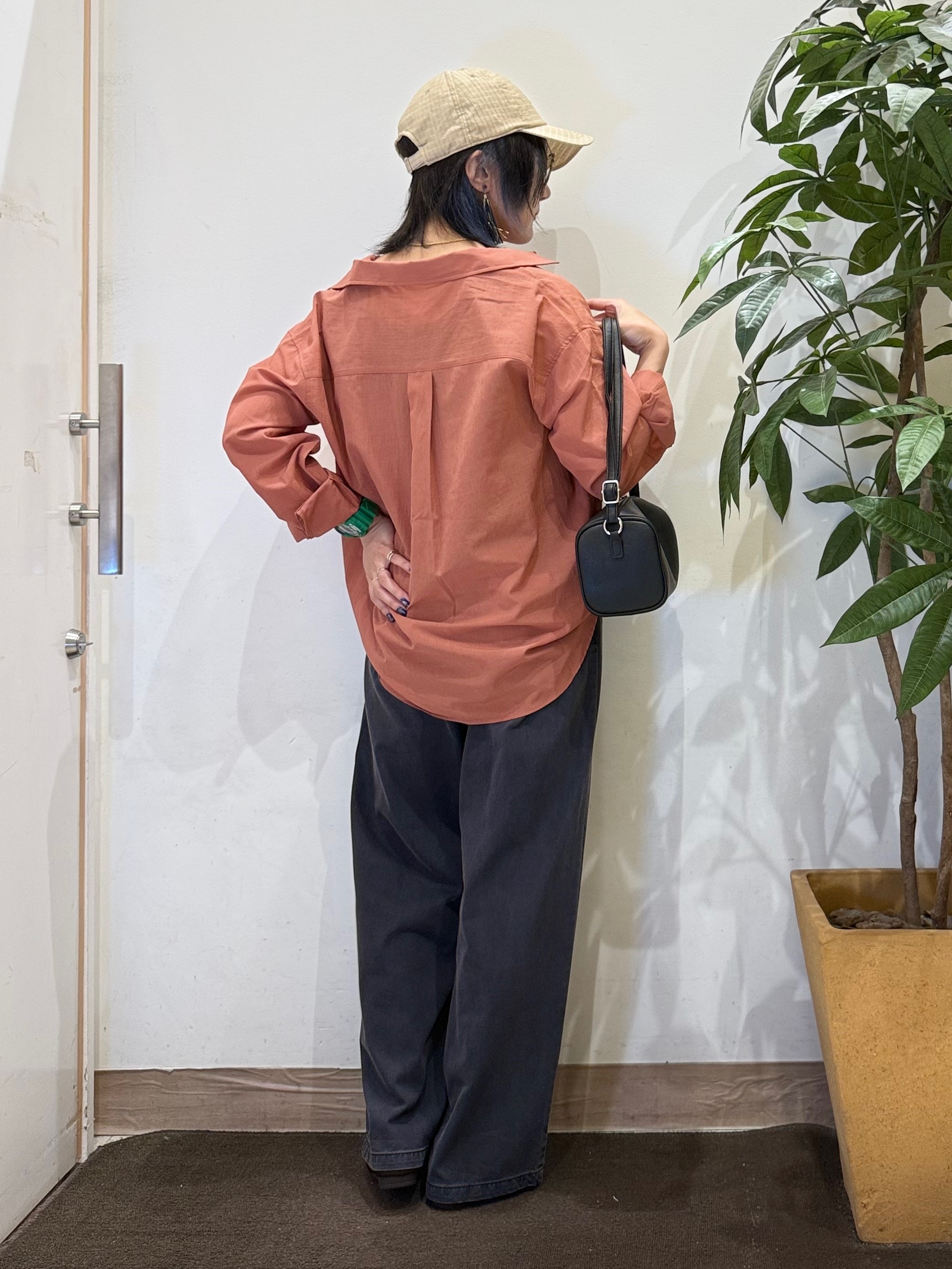 misakiさんの「SHOO･LA･RUE｜【通気性〇/S-LL/洗濯機可】羽織にも使いやすい きちんとベーシックシャツ」を使ったコーディネート