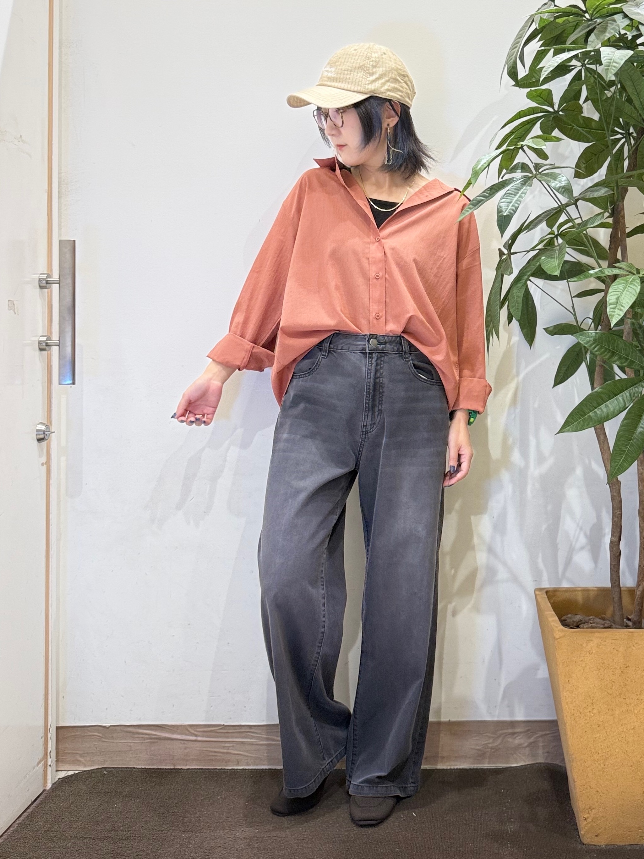 misakiさんの「SHOO･LA･RUE｜【通気性〇/S-LL/洗濯機可】羽織にも使いやすい きちんとベーシックシャツ」を使ったコーディネート