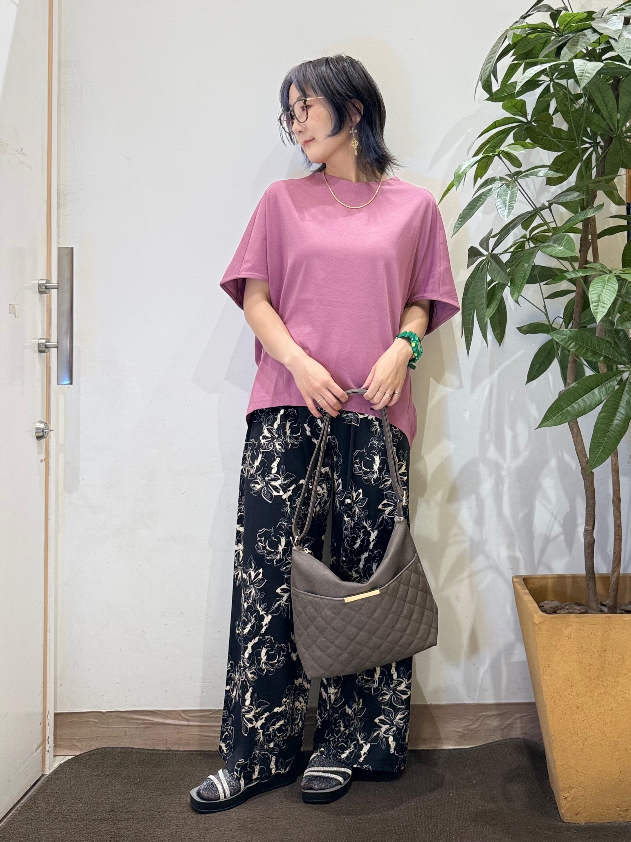 misakiさんの「SHOO･LA･RUE｜【洗濯機可/体型カバー】インせず着られる 上品見えのドルマントップス」を使ったコーディネート