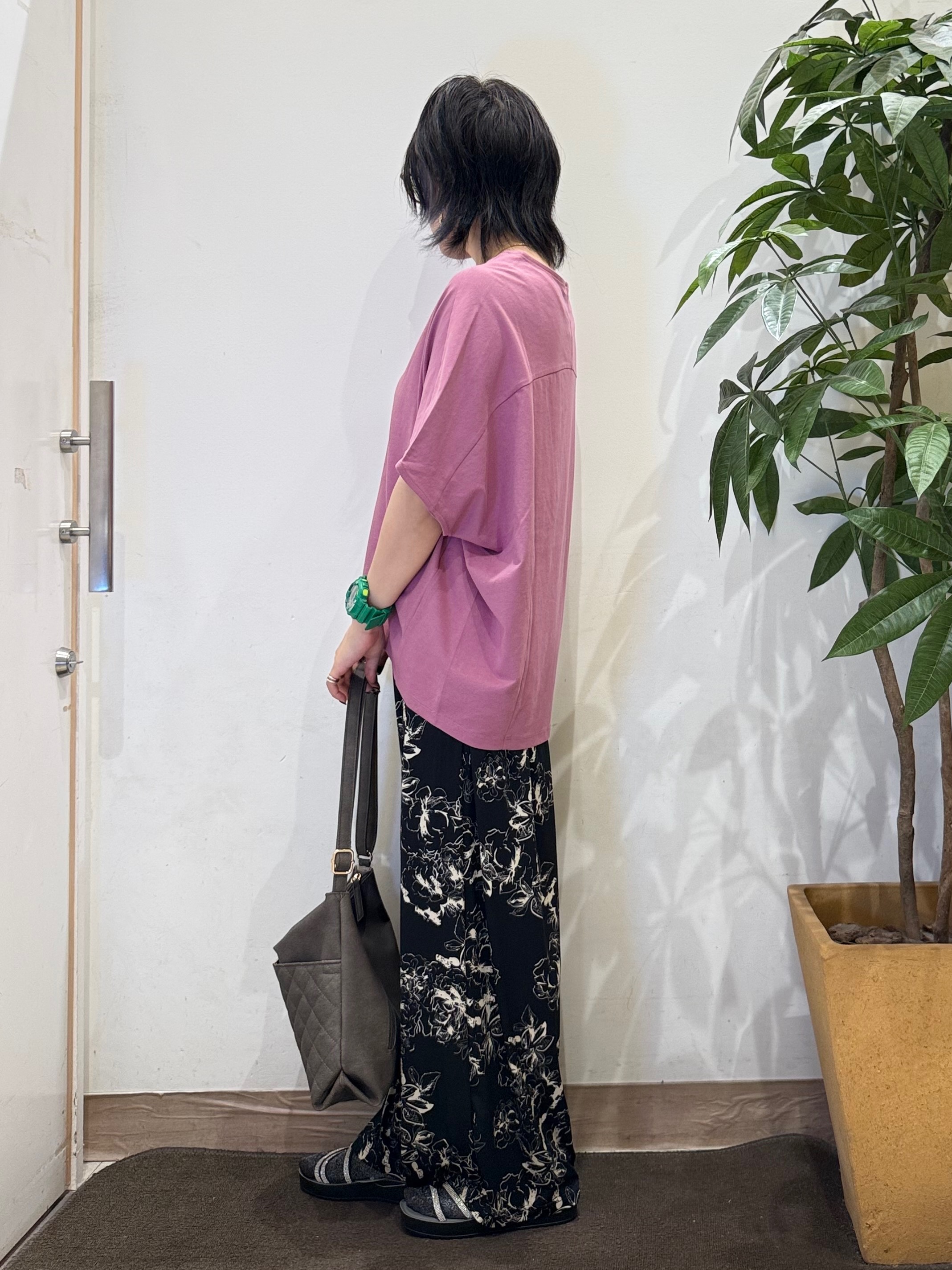 misakiさんの「SHOO･LA･RUE｜【洗濯機可/体型カバー】インせず着られる 上品見えのドルマントップス」を使ったコーディネート