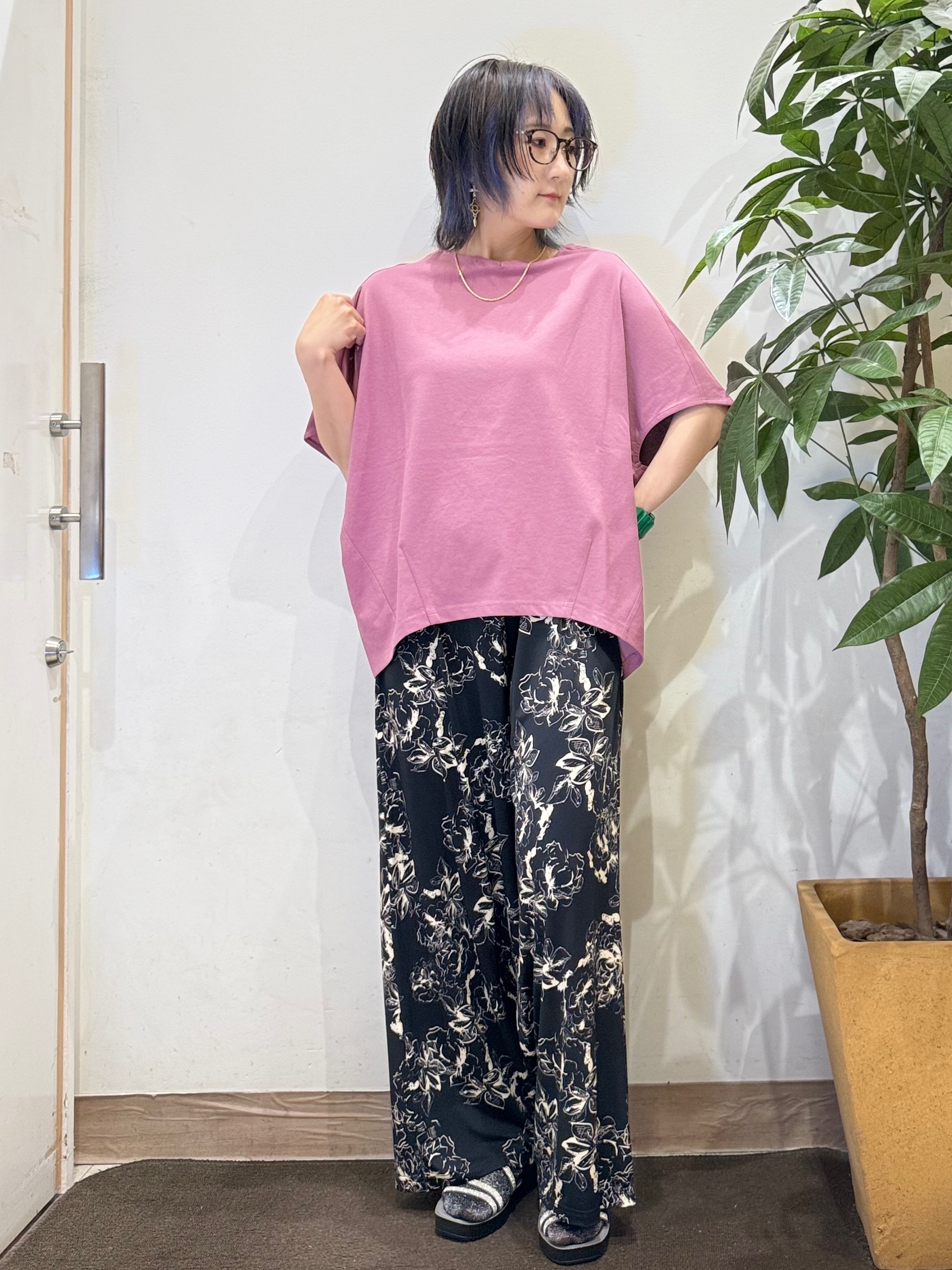 misakiさんの「SHOO･LA･RUE｜【洗濯機可/体型カバー】インせず着られる 上品見えのドルマントップス」を使ったコーディネート