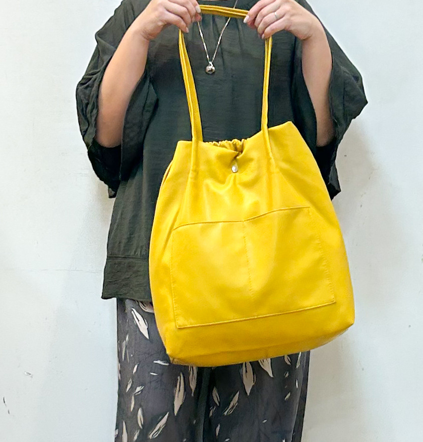 haruさんの「SHOO･LA･RUE｜【S-LL/洗濯機可/体型カバー】はしごレースがポイント スラブポンチョ風ブラウス」を使ったコーディネート