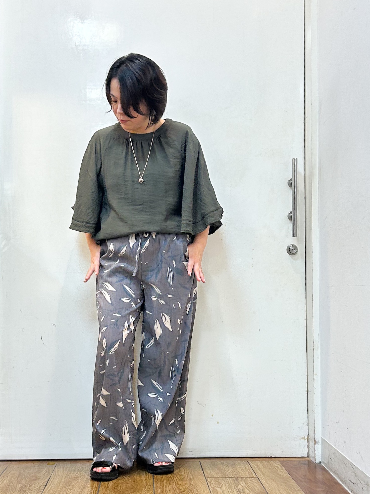 haruさんの「SHOO･LA･RUE｜【S-LL/洗濯機可/体型カバー】はしごレースがポイント スラブポンチョ風ブラウス」を使ったコーディネート