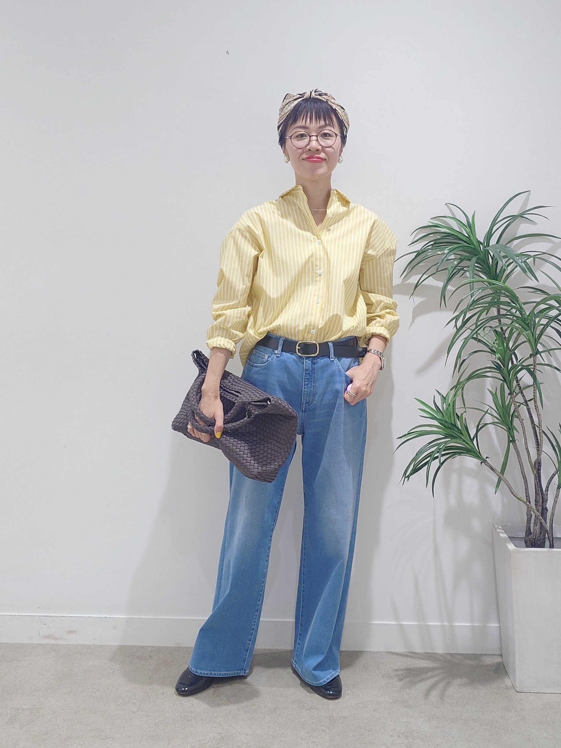 MUTSUKOさんの「UNTITLED｜【6色展開/コットン100】カラーベーシックシャツ」を使ったコーディネート