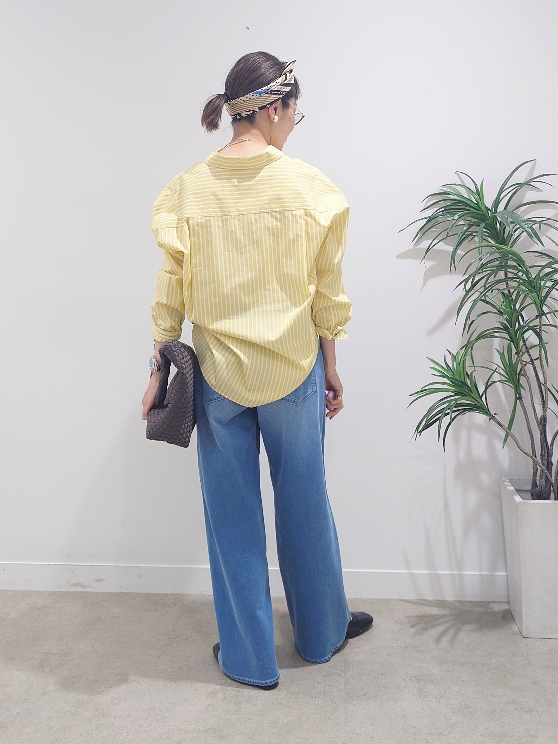 MUTSUKOさんの「UNTITLED｜【6色展開/コットン100】カラーベーシックシャツ」を使ったコーディネート