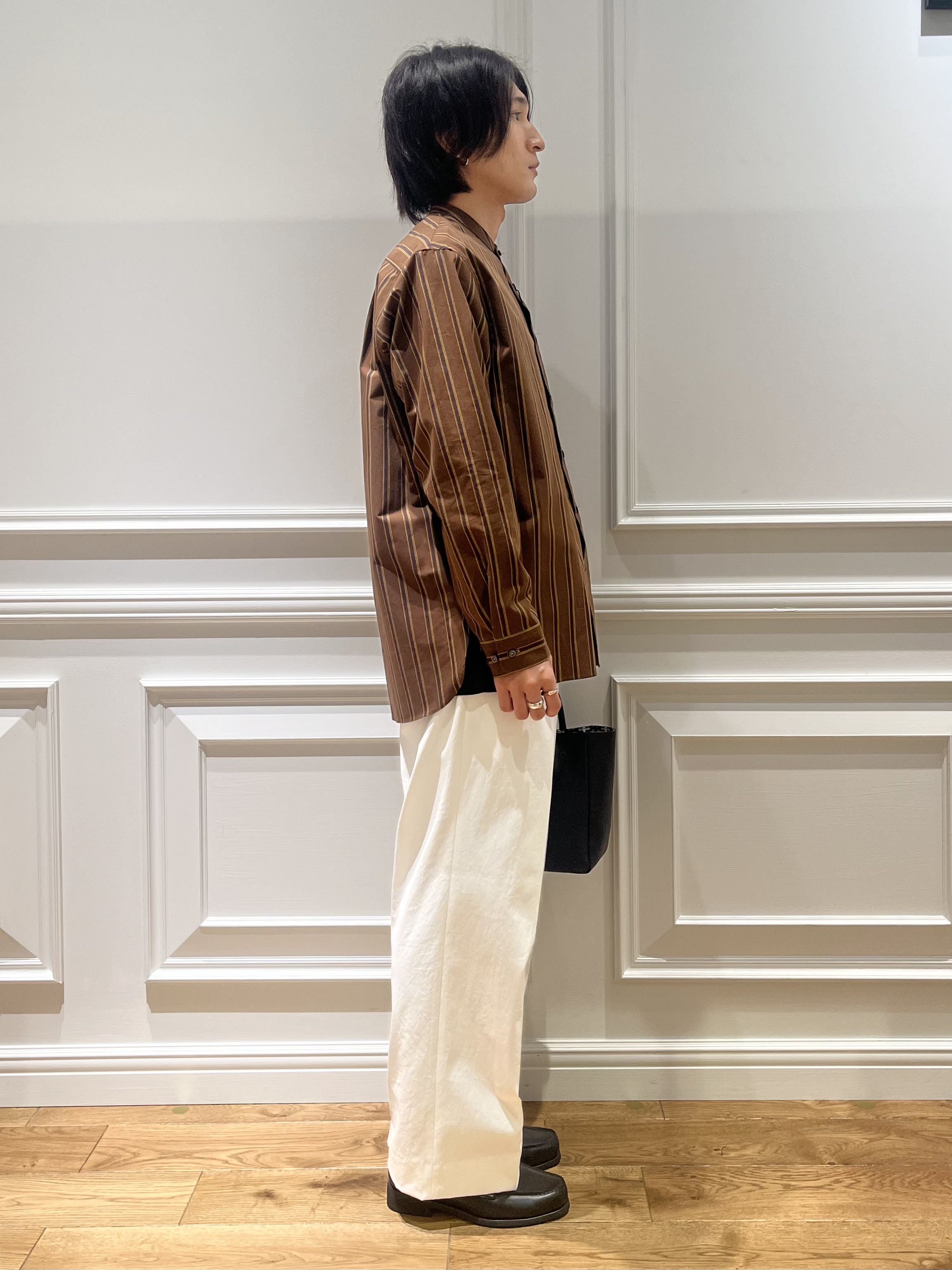 Watanabeさんの「DRESSTERIOR｜【日本製】バンドカラー ブラウンレジメンタル ストライプシャツ」を使ったコーディネート
