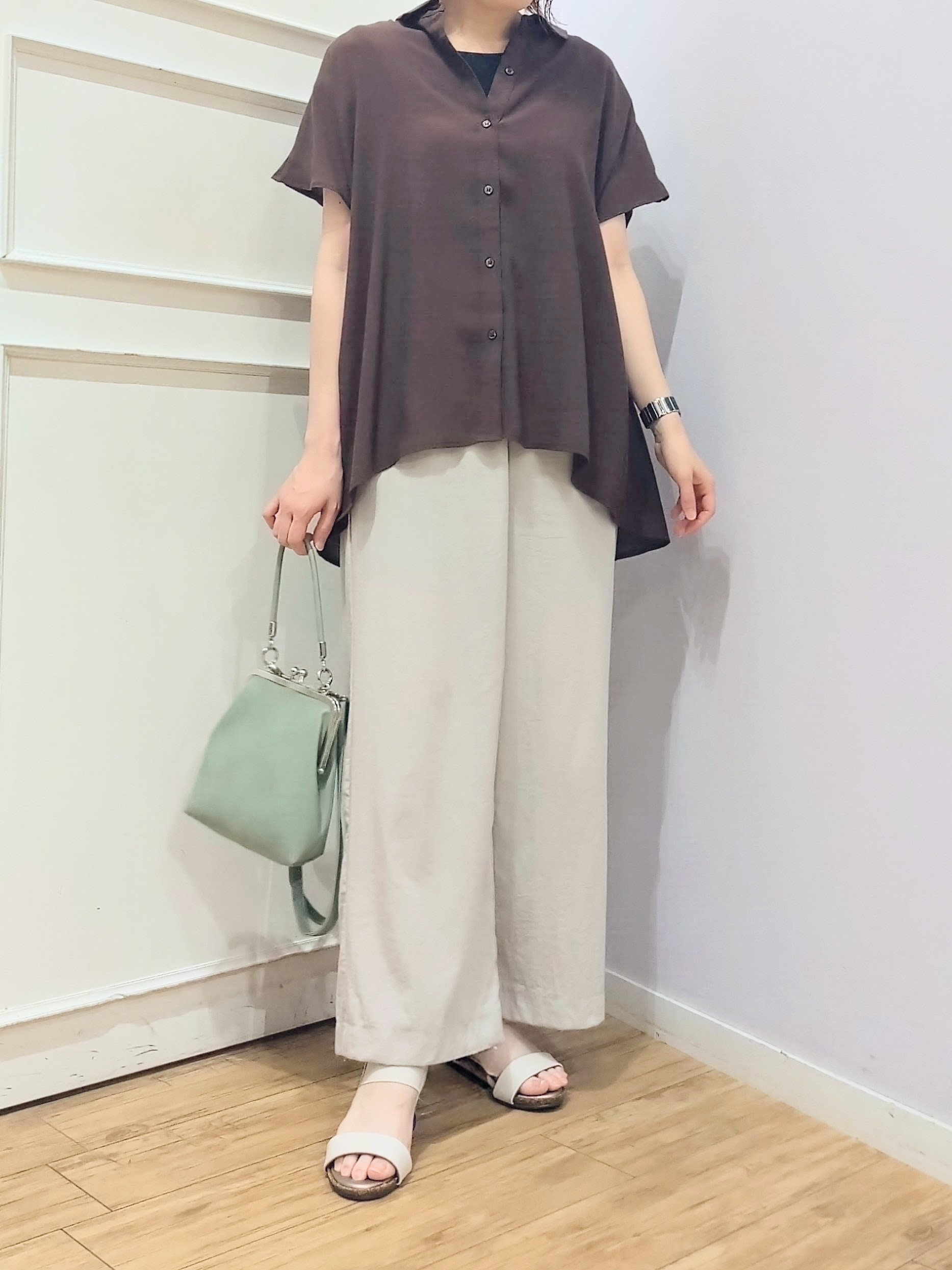 miomioさんの「SHOO･LA･RUE｜【UV/洗濯機可】ほんのりシアーで上品な バックギャザーブラウス」を使ったコーディネート