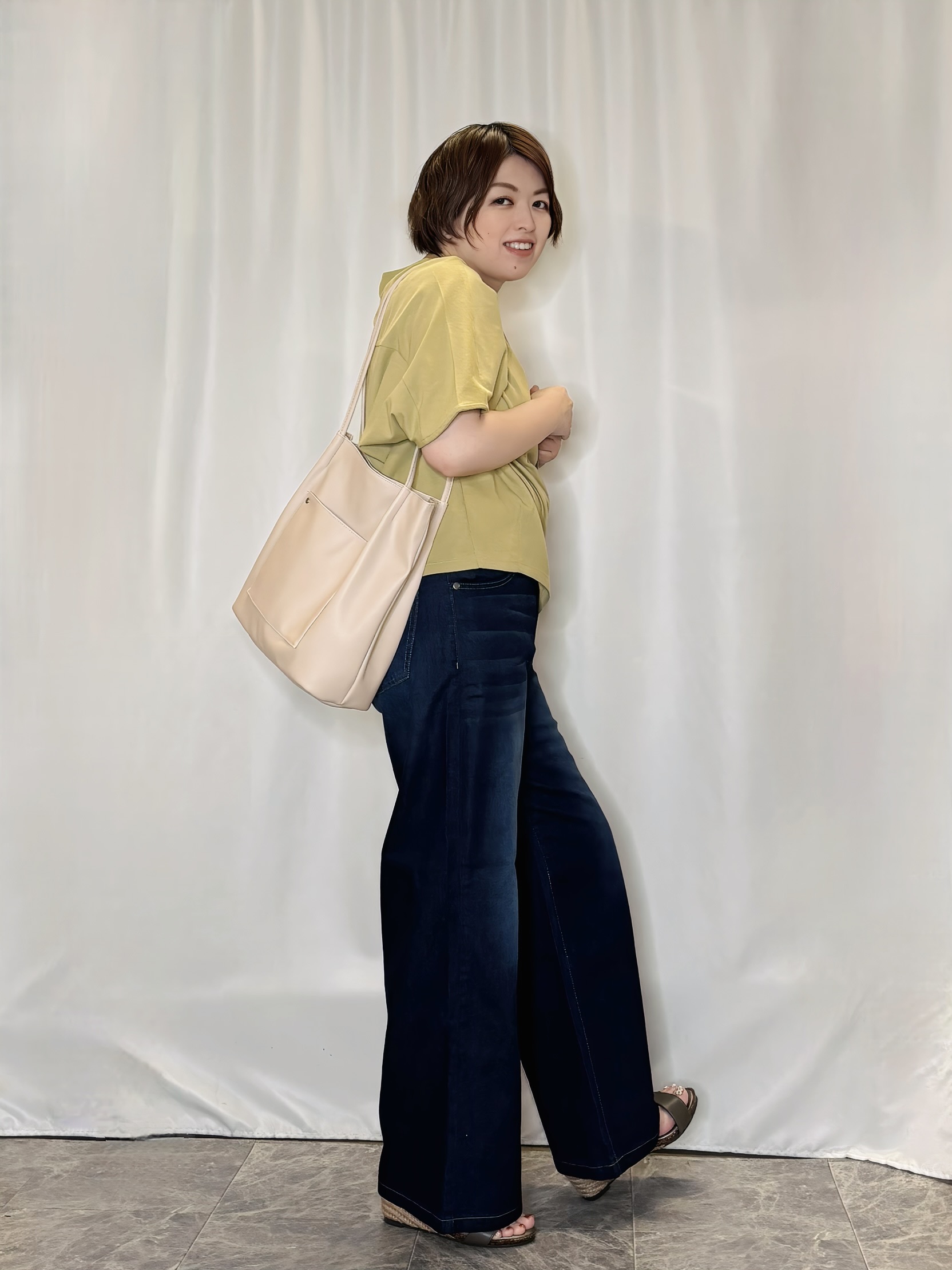 たみさんの「SHOO･LA･RUE｜【洗濯機可/体型カバー】インせず着られる 上品見えのドルマントップス」を使ったコーディネート