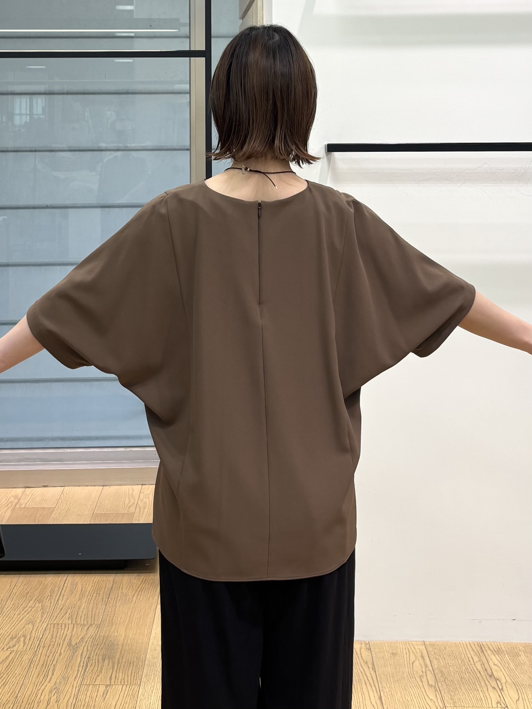 asamiさんの「INDIVI｜【体型＆二の腕カバー/着る日傘】ドルマントップス」を使ったコーディネート