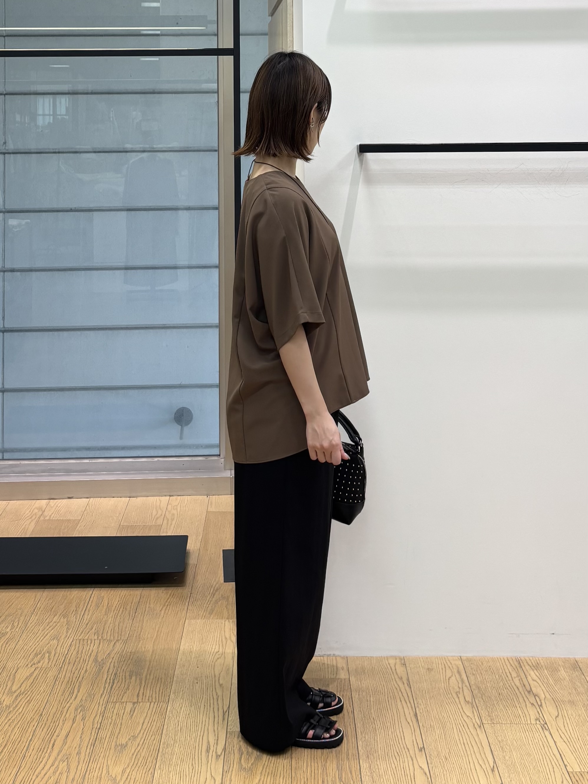 asamiさんの「INDIVI｜【体型＆二の腕カバー/着る日傘】ドルマントップス」を使ったコーディネート