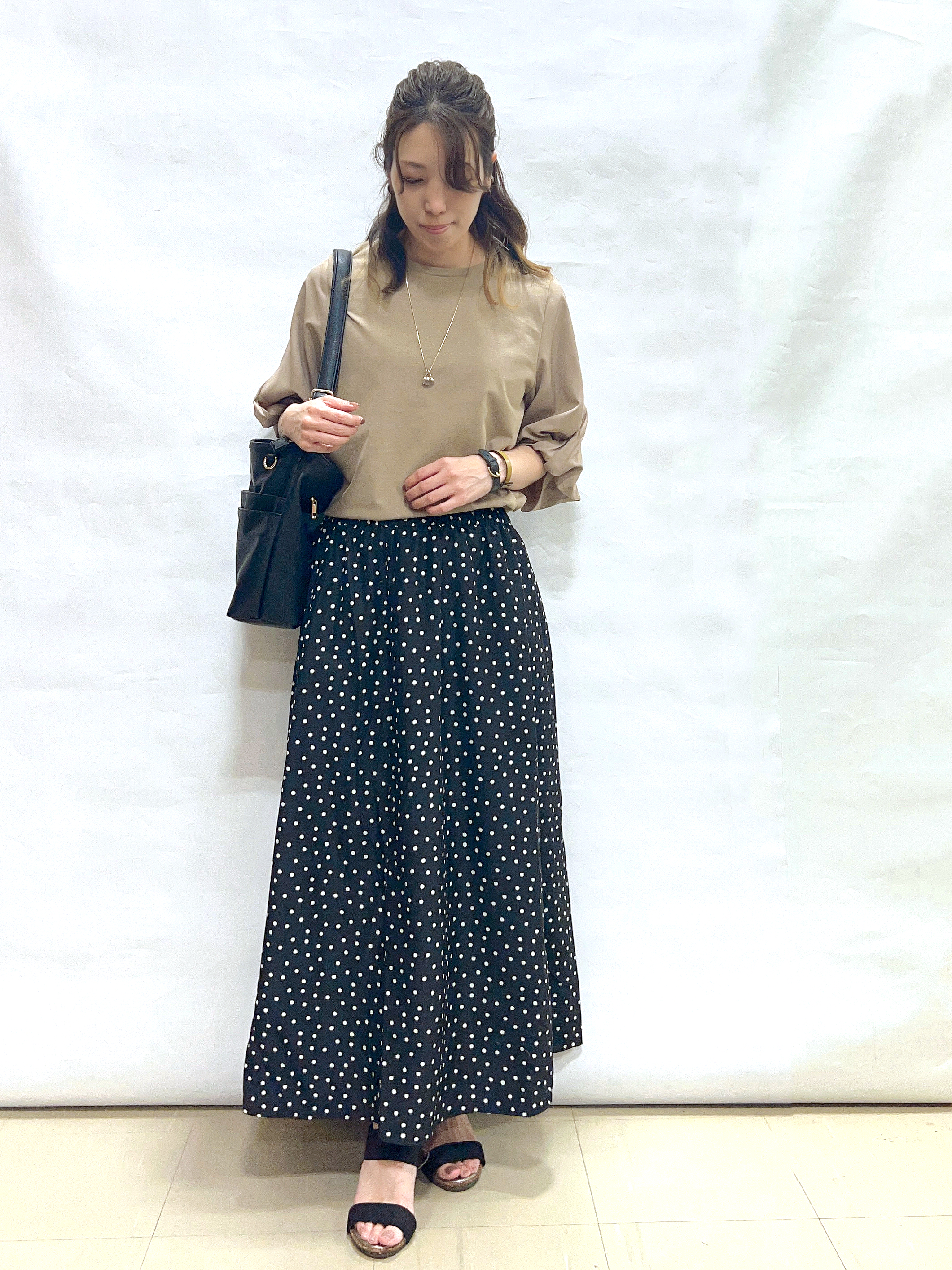 まっつんさんの「SHOO･LA･RUE｜【S-LL/洗濯機可/二の腕カバー】楽に上品見え ツイストスリーブトップス」を使ったコーディネート