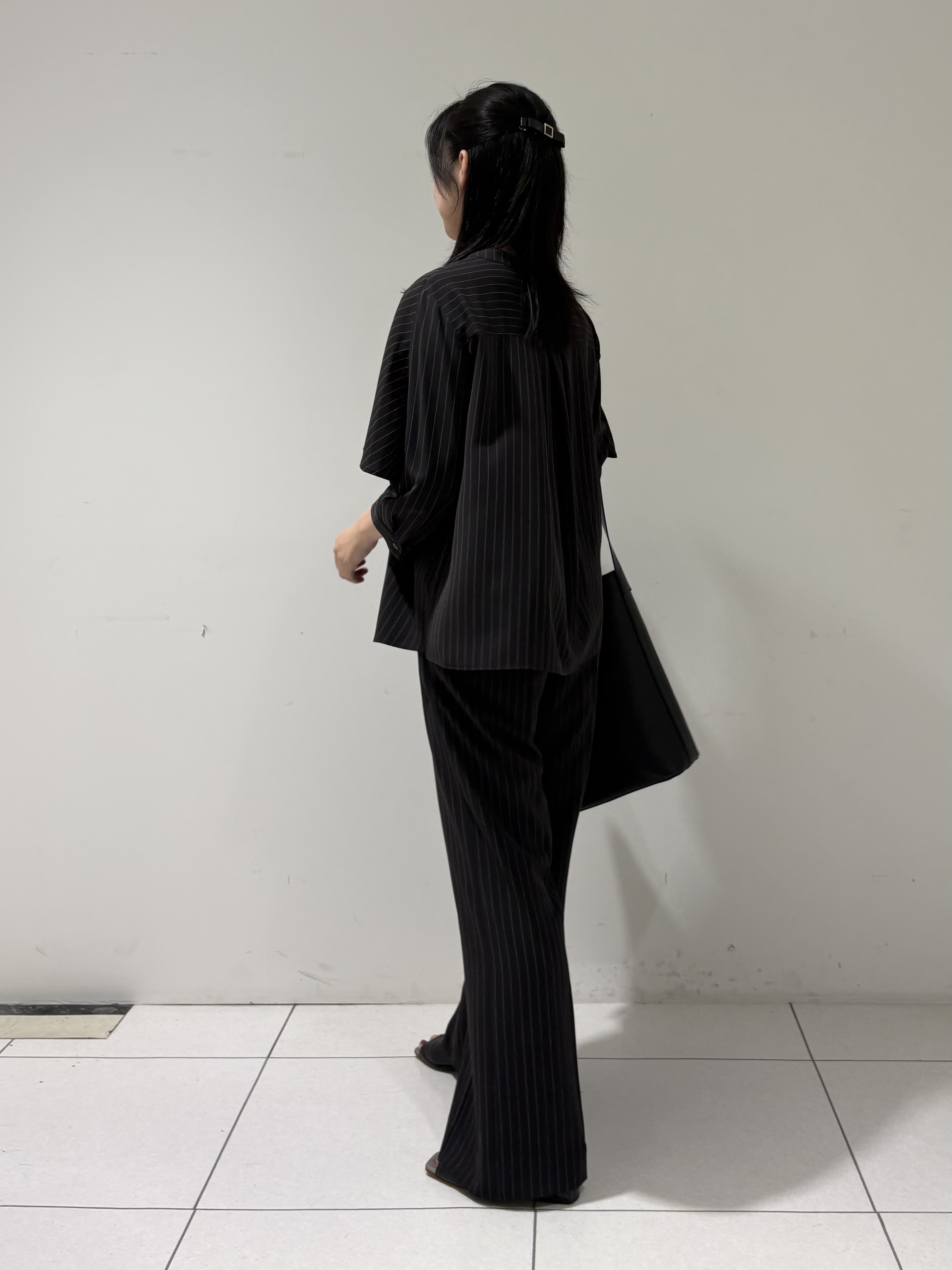 momokoさんの「INDIVI｜【羽織りにも！/UVケア/着る日傘】ケープ風ブラウス」を使ったコーディネート