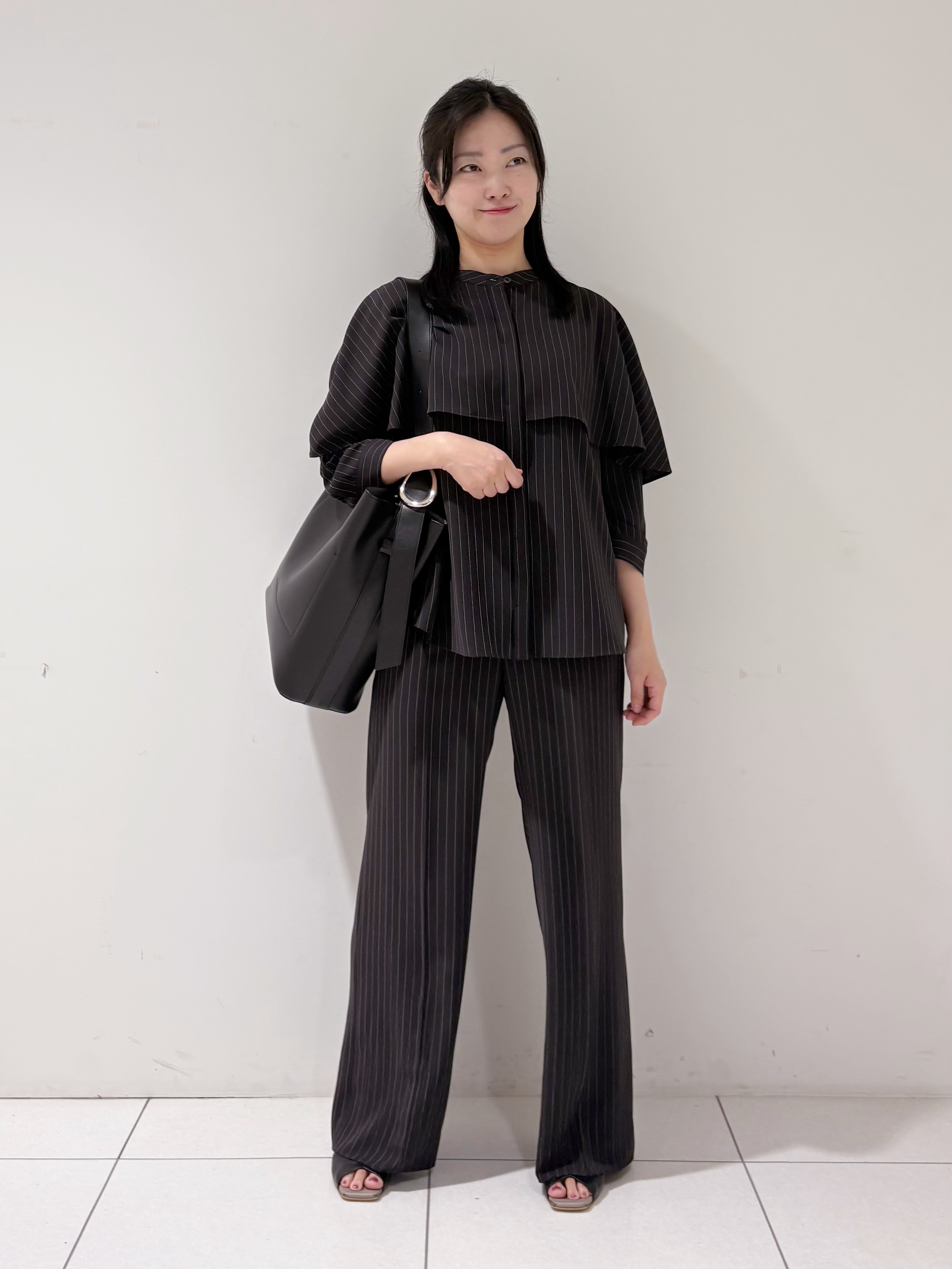 momokoさんの「INDIVI｜【羽織りにも！/UVケア/着る日傘】ケープ風ブラウス」を使ったコーディネート