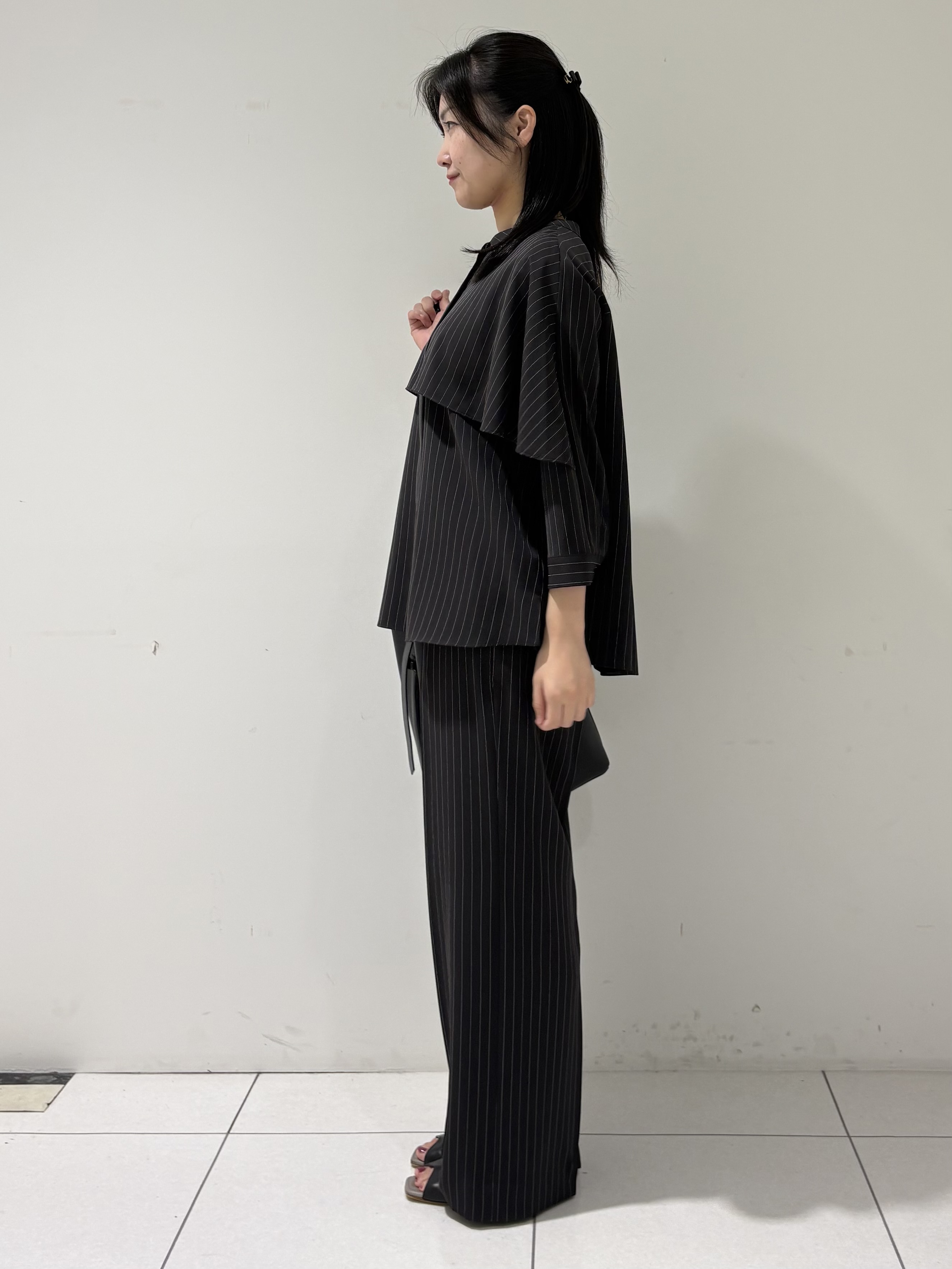 momokoさんの「INDIVI｜【羽織りにも！/UVケア/着る日傘】ケープ風ブラウス」を使ったコーディネート
