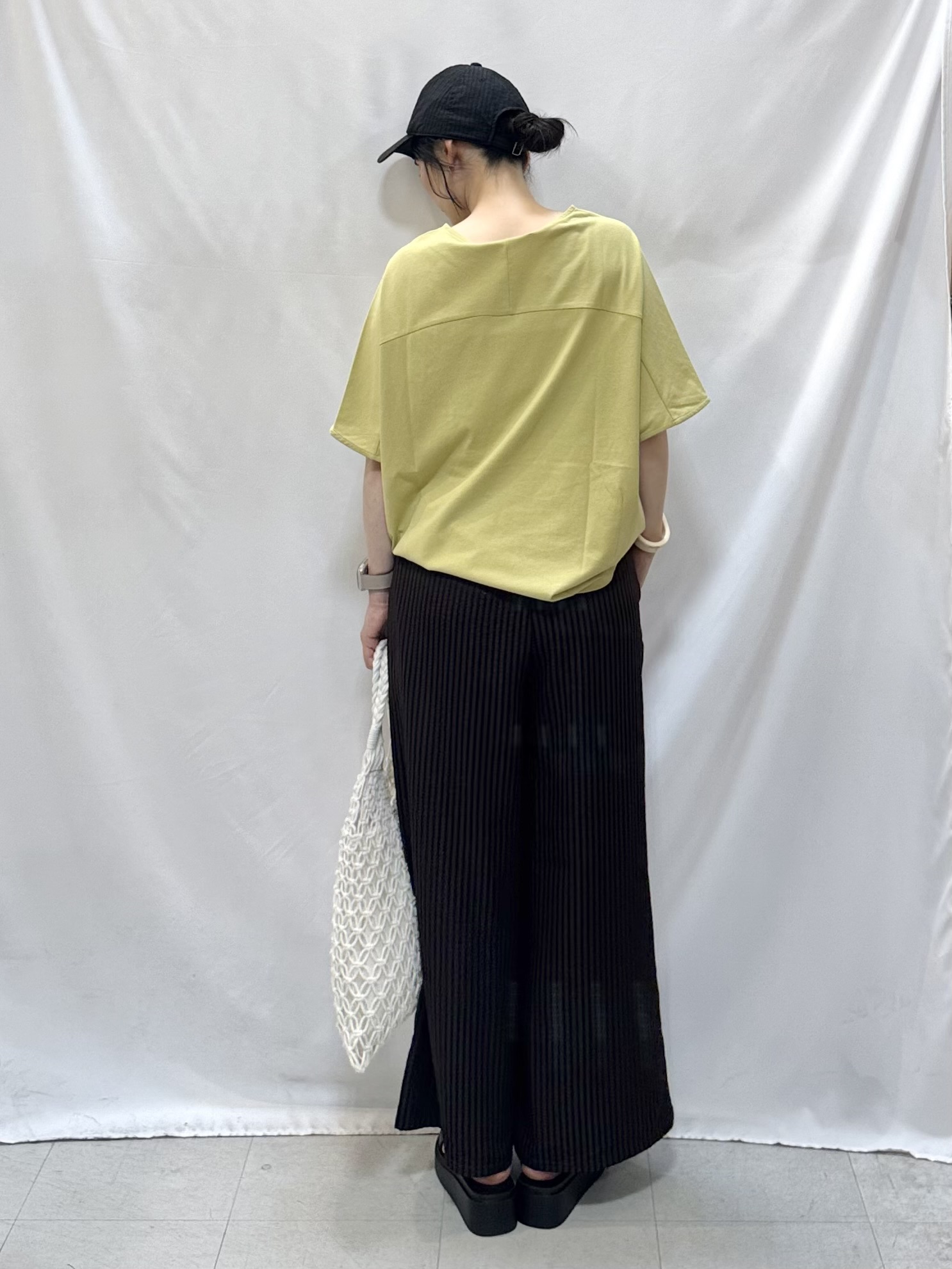 𝐇𝐢𝐫𝐨𝐦𝐢さんの「SHOO･LA･RUE｜【洗濯機可/体型カバー】インせず着られる 上品見えのドルマントップス」を使ったコーディネート