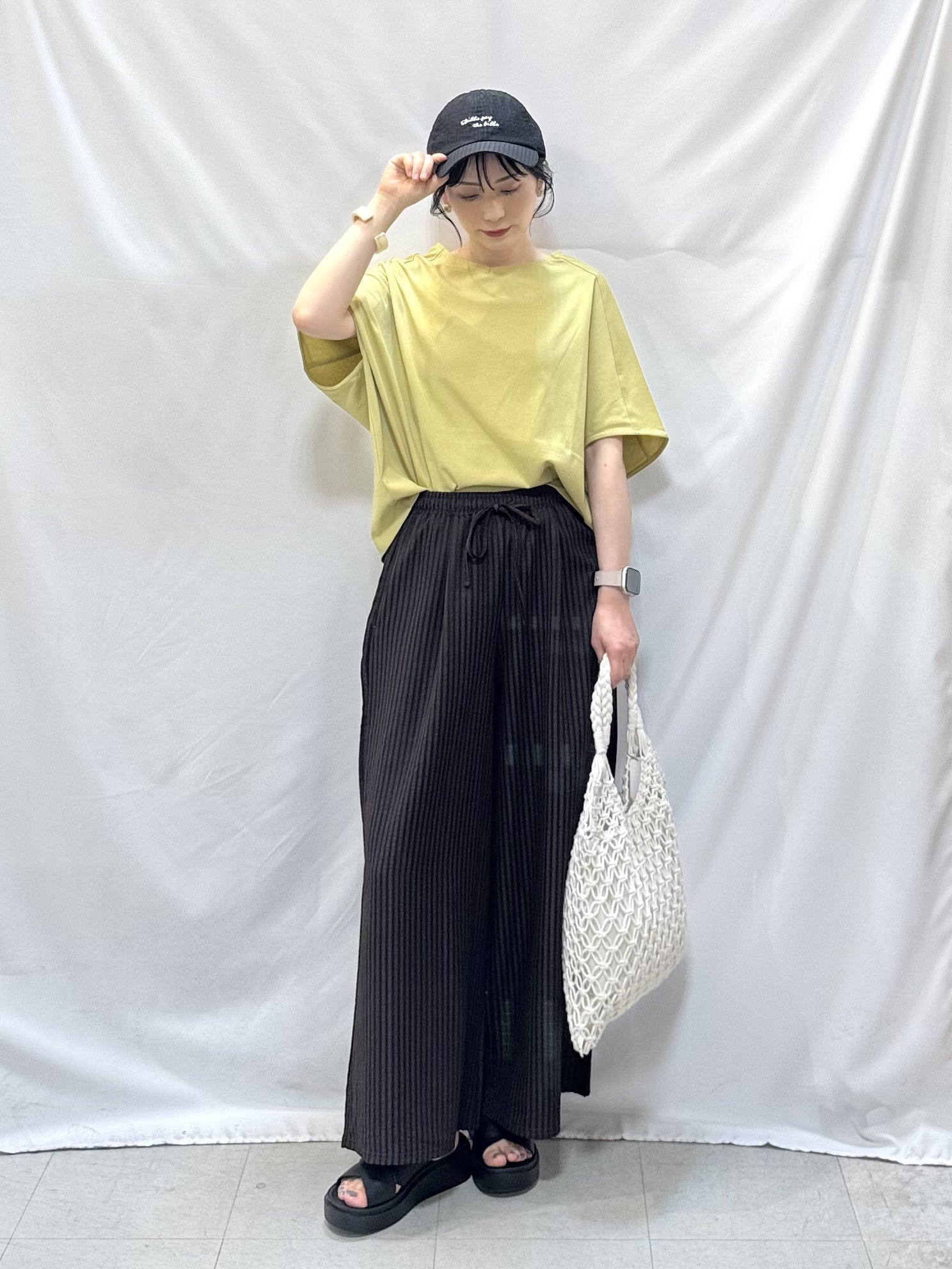 𝐇𝐢𝐫𝐨𝐦𝐢さんの「SHOO･LA･RUE｜【洗濯機可/体型カバー】インせず着られる 上品見えのドルマントップス」を使ったコーディネート