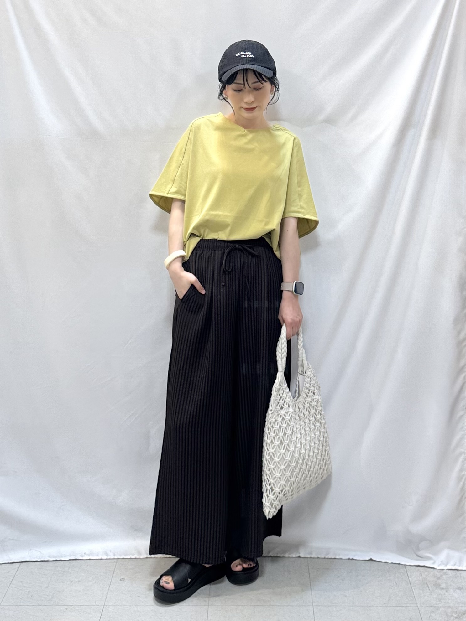 𝐇𝐢𝐫𝐨𝐦𝐢さんの「SHOO･LA･RUE｜【洗濯機可/体型カバー】インせず着られる 上品見えのドルマントップス」を使ったコーディネート
