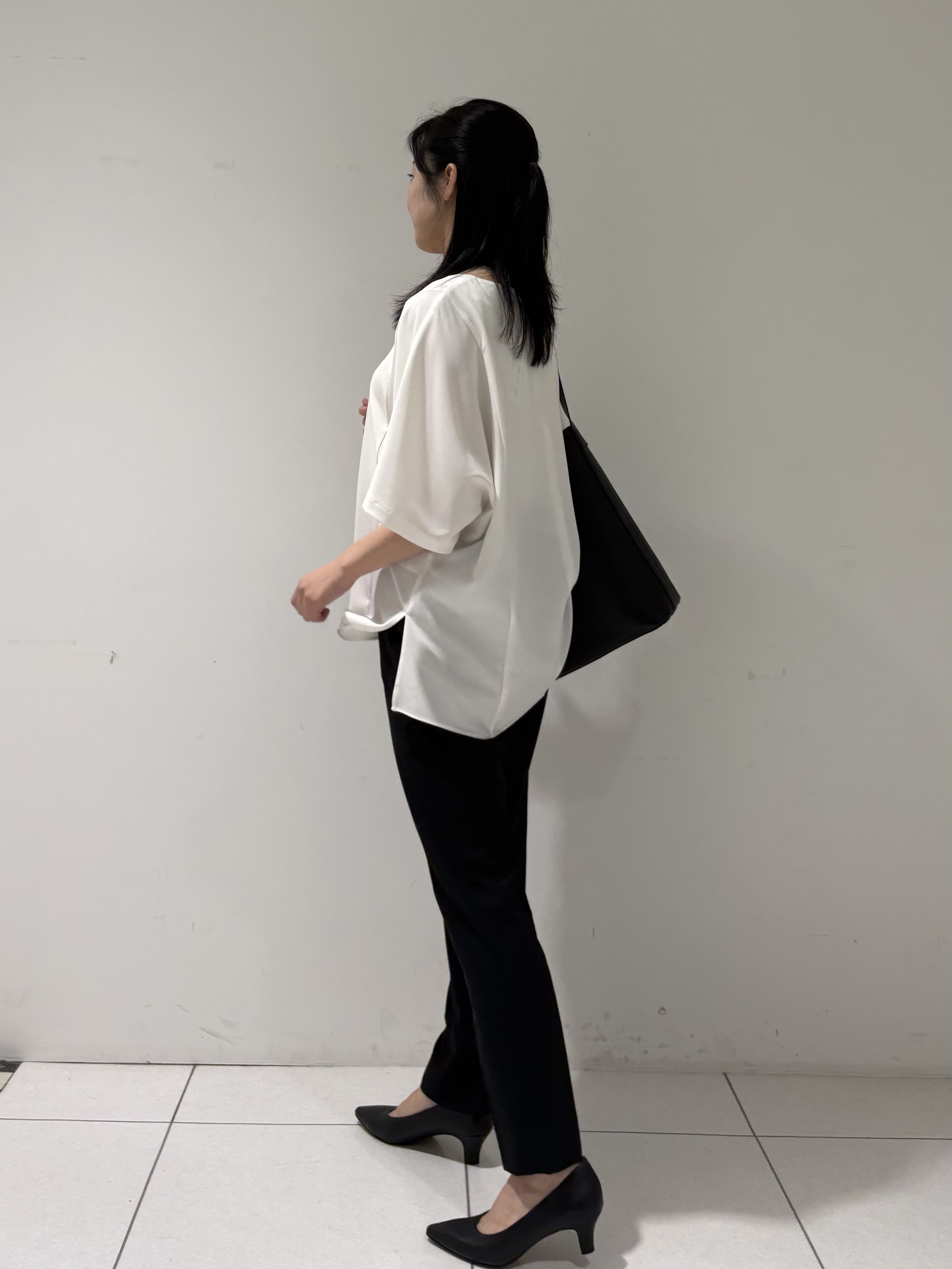 momokoさんの「INDIVI｜【体型＆二の腕カバー/着る日傘】ドルマントップス」を使ったコーディネート