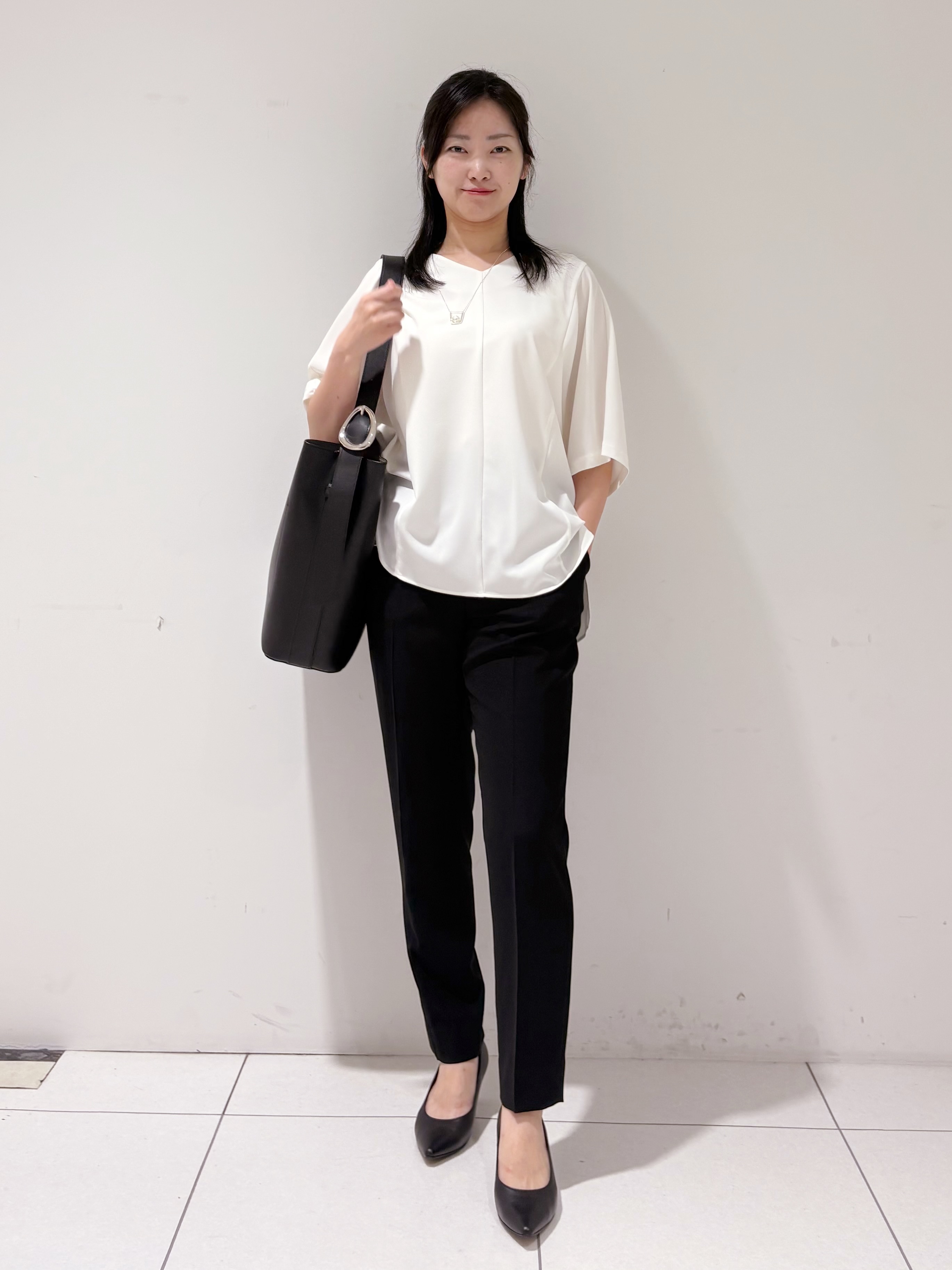 momokoさんの「INDIVI｜【体型＆二の腕カバー/着る日傘】ドルマントップス」を使ったコーディネート