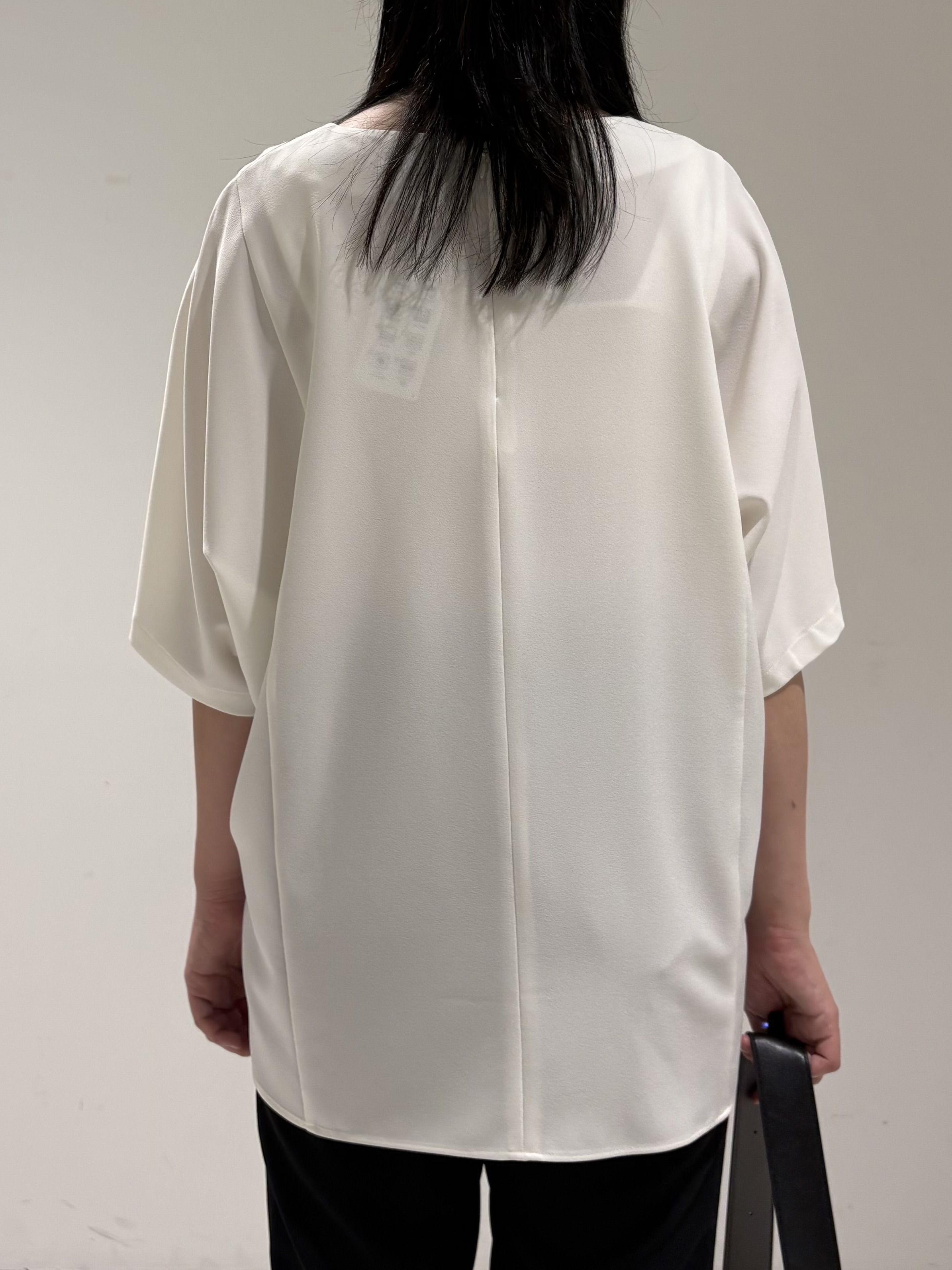 momokoさんの「INDIVI｜【体型＆二の腕カバー/着る日傘】ドルマントップス」を使ったコーディネート
