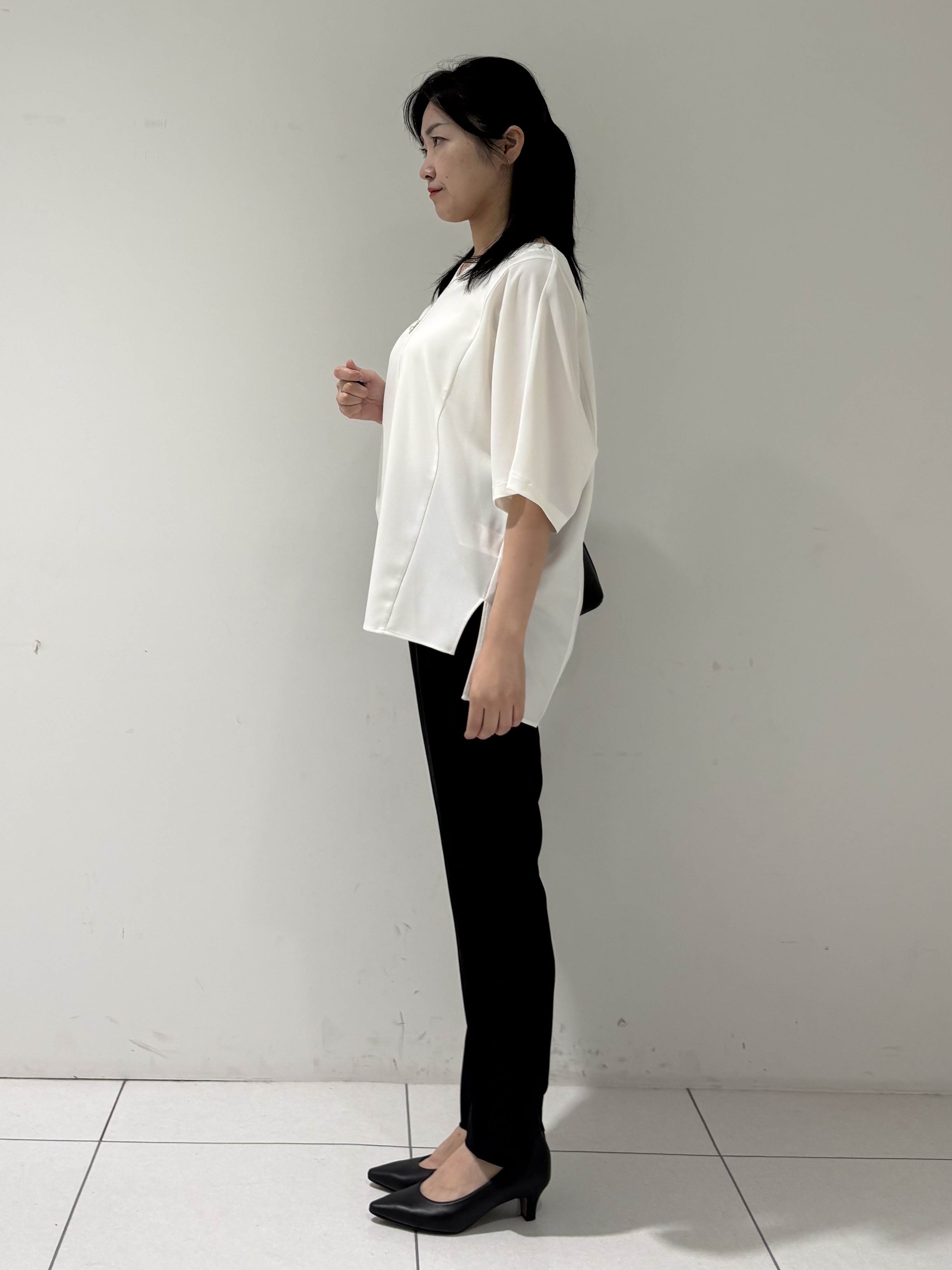 momokoさんの「INDIVI｜【体型＆二の腕カバー/着る日傘】ドルマントップス」を使ったコーディネート