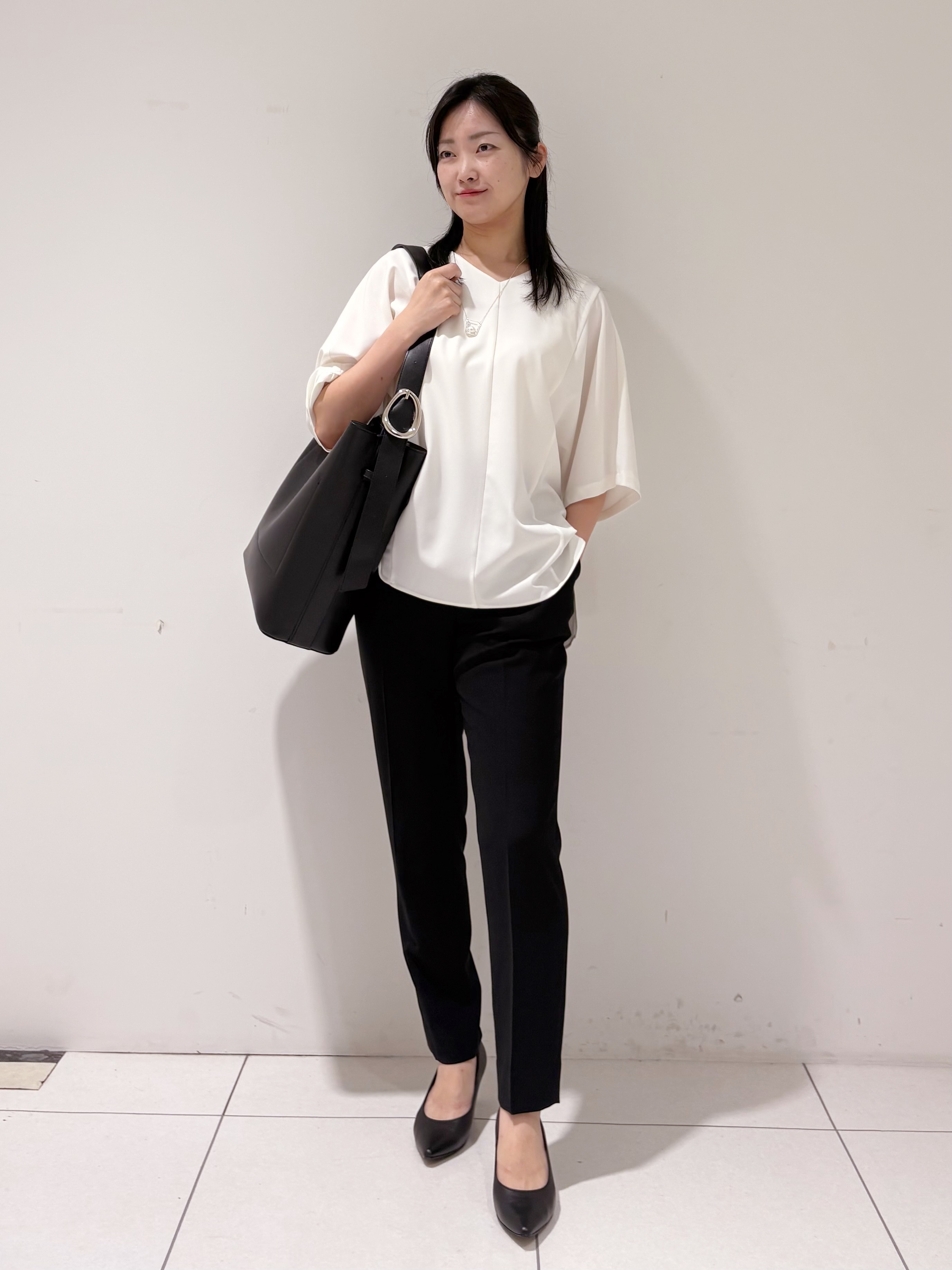 momokoさんの「INDIVI｜【体型＆二の腕カバー/着る日傘】ドルマントップス」を使ったコーディネート