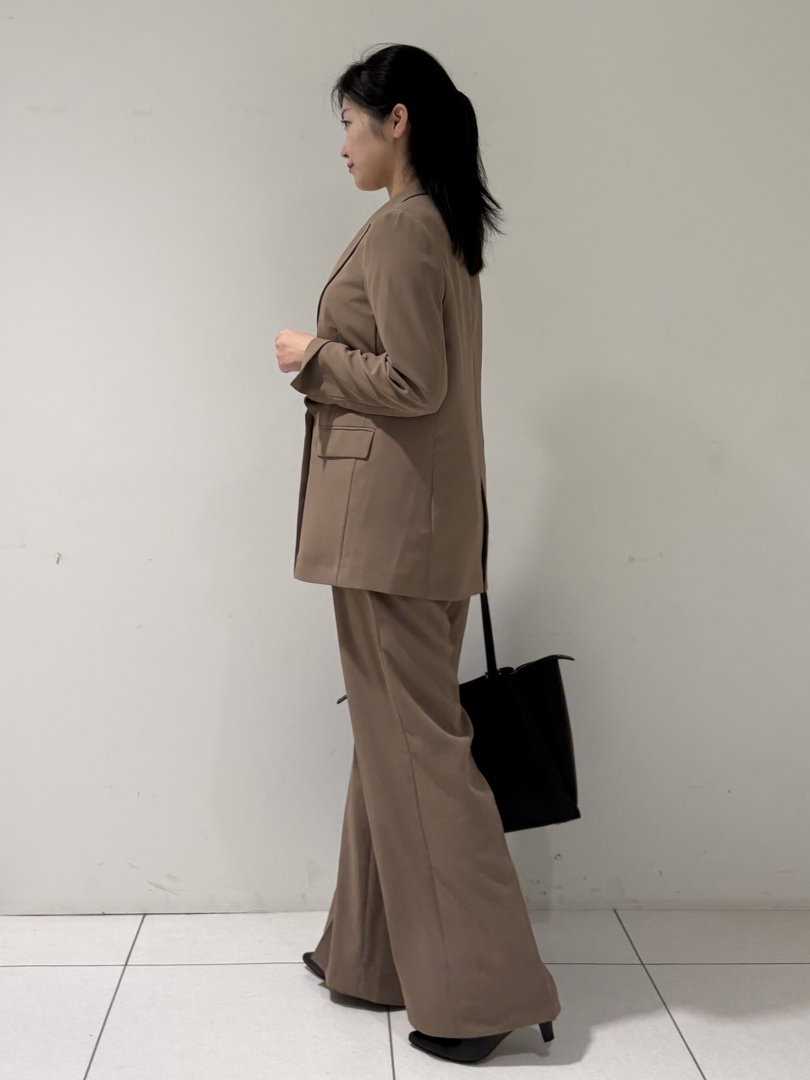 momokoさんの「INDIVI｜【接触冷感/UVケア/夏羽織り/着る日傘】ケープ風ブラウス」を使ったコーディネート