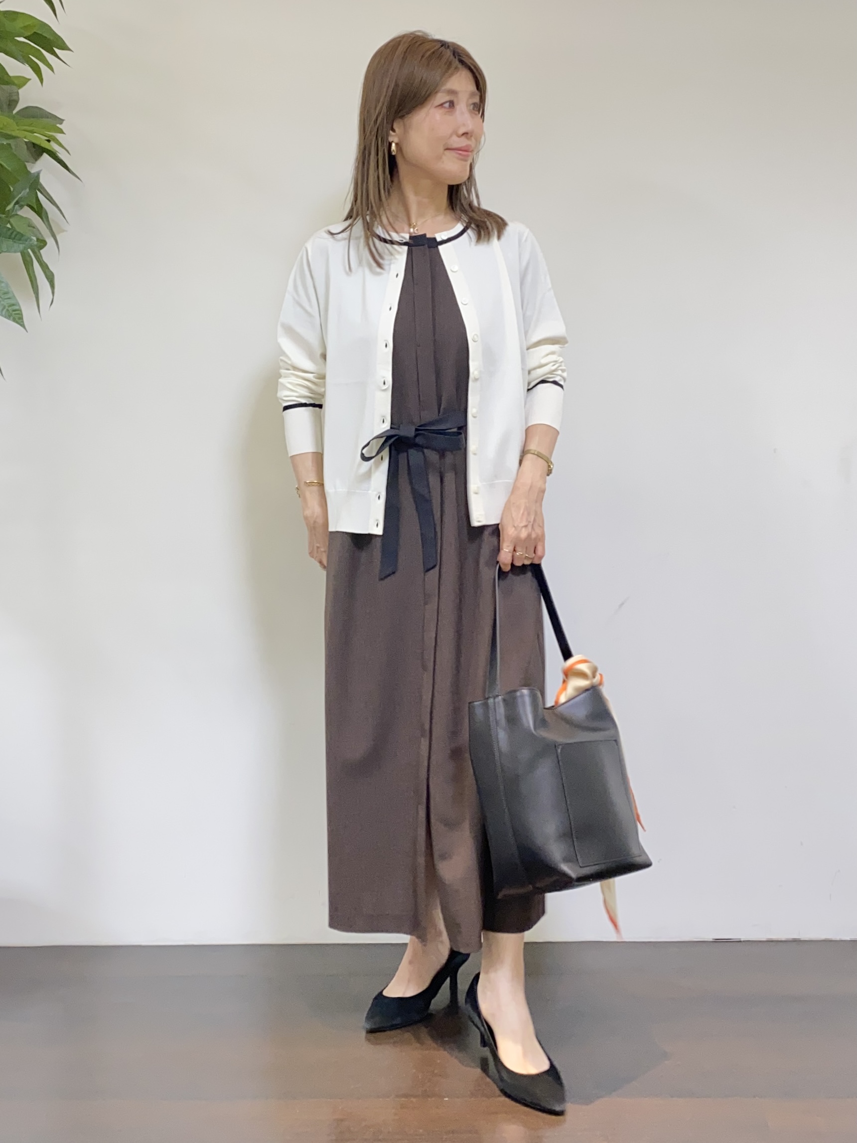 tomoさんの「UNTITLED｜【アンサンブル可能/秋羽織り】コンパクトニットカーディガン」を使ったコーディネート