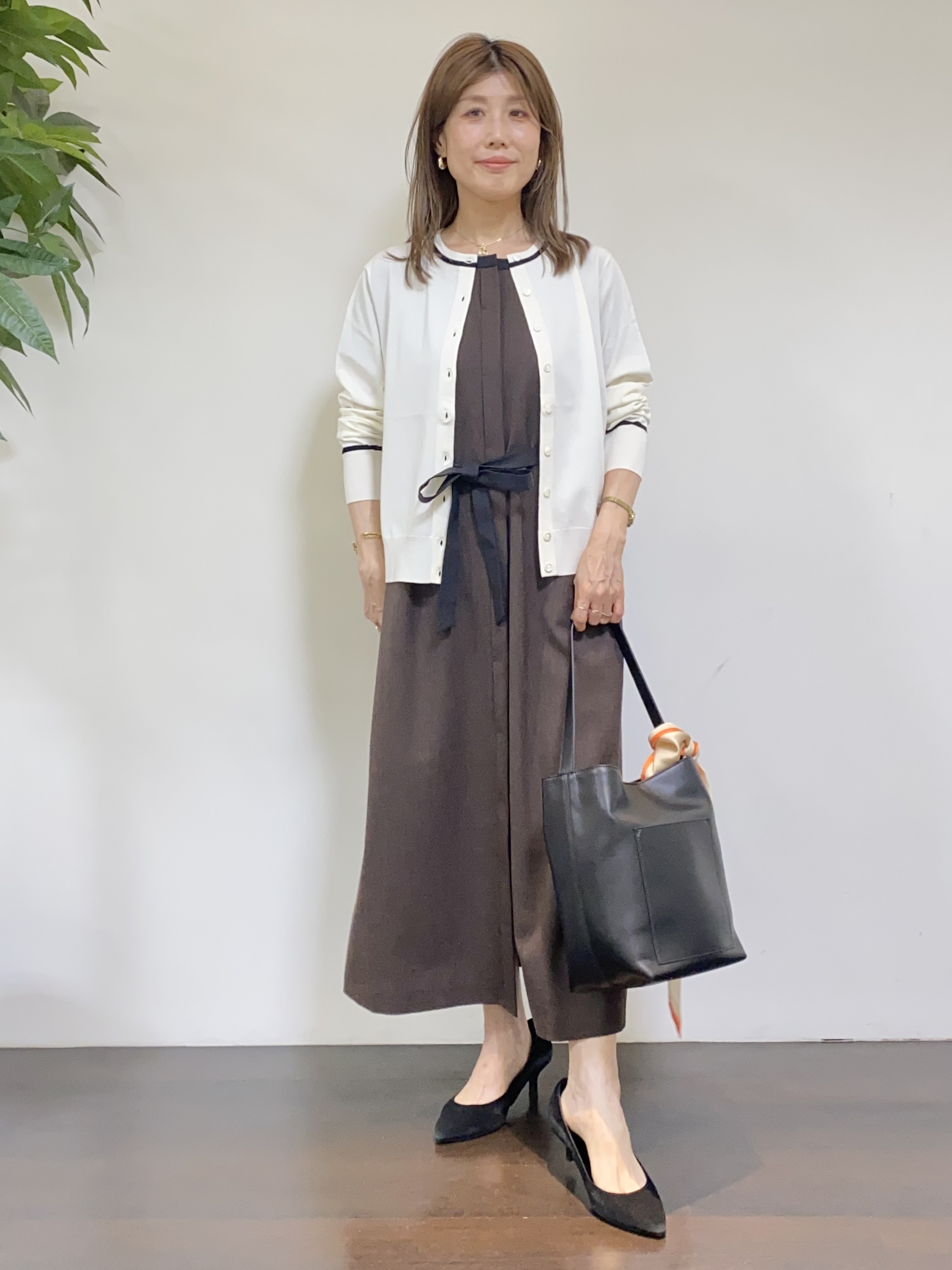 tomoさんの「UNTITLED｜【アンサンブル可能/秋羽織り】コンパクトニットカーディガン」を使ったコーディネート