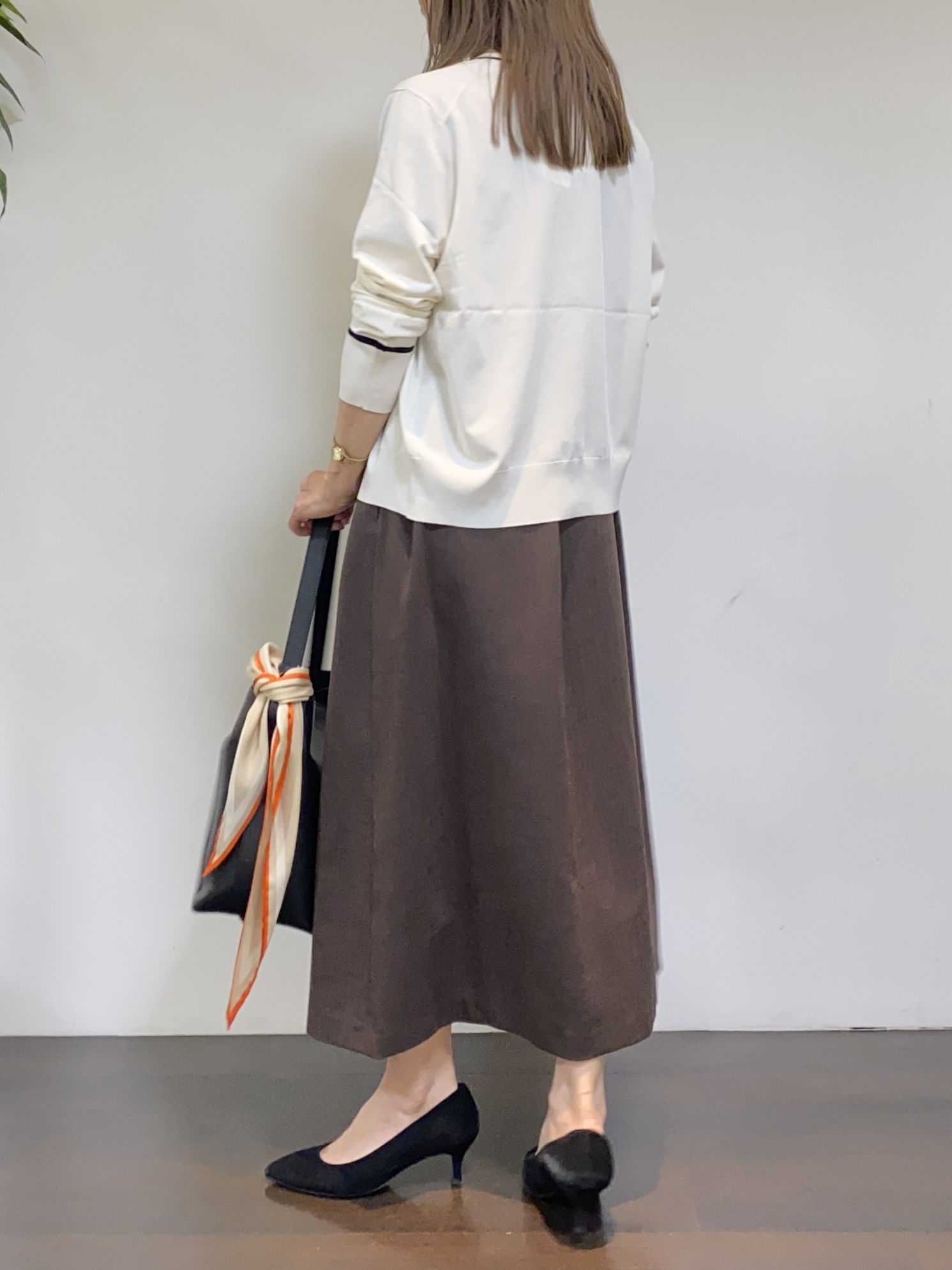 tomoさんの「UNTITLED｜【アンサンブル可能/秋羽織り】コンパクトニットカーディガン」を使ったコーディネート
