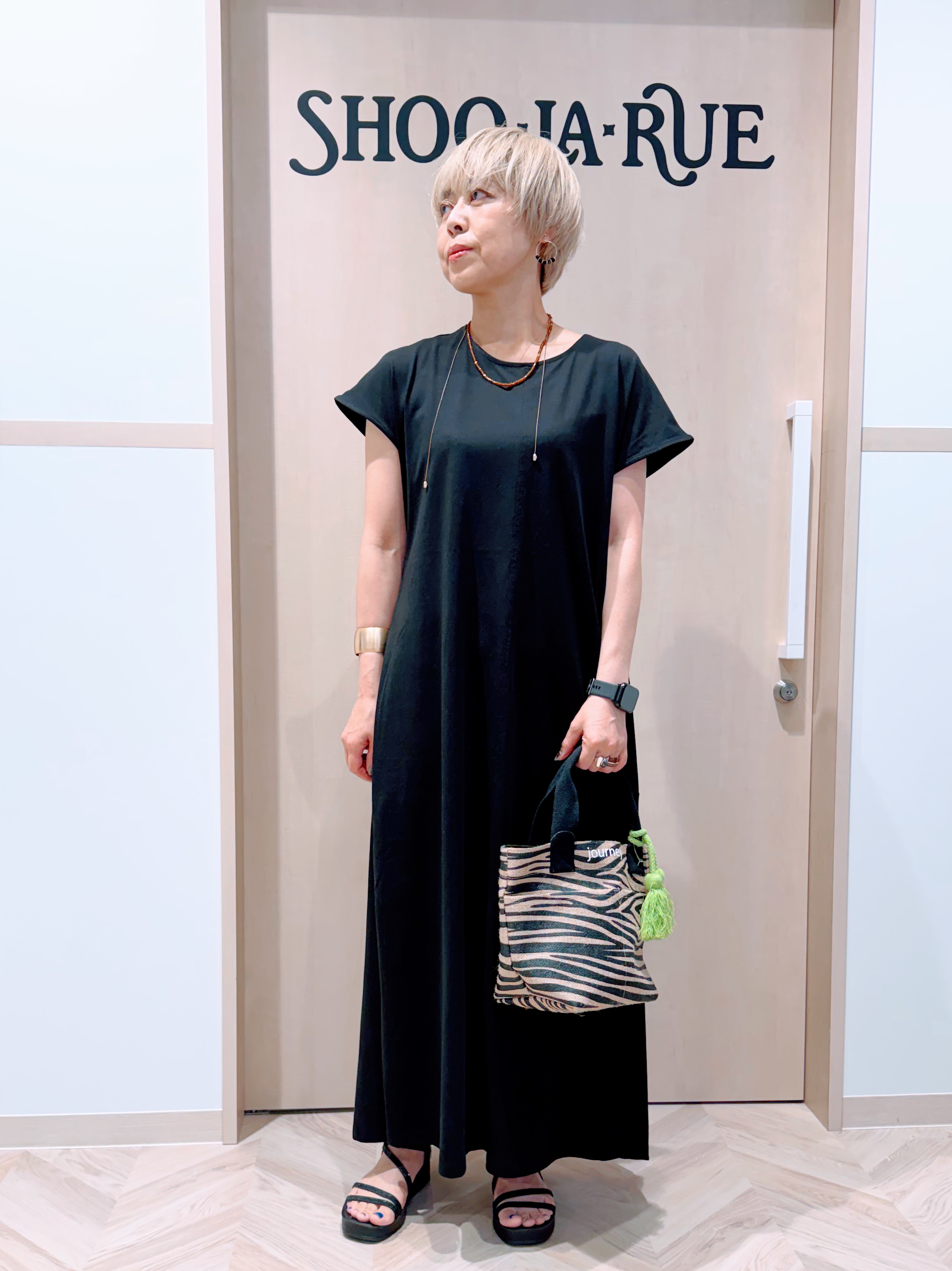 chieさんの「SHOO･LA･RUE｜【通気性〇/洗濯機可/S-LL】シアーラメカーディガン」を使ったコーディネート