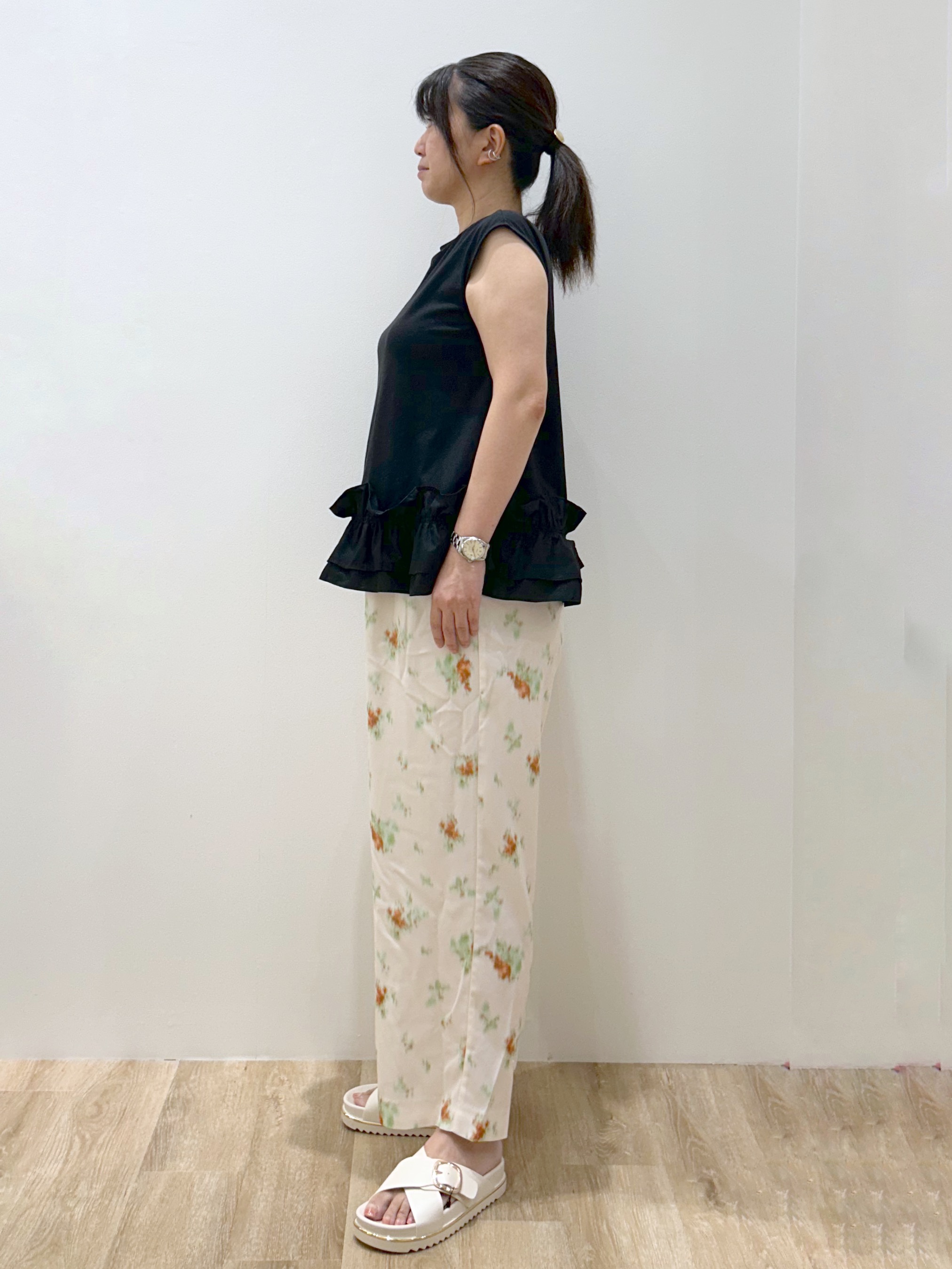hiroさんの「OPAQUE.CLIP｜裾フリルドッキングカットソー【洗濯機OK】」を使ったコーディネート