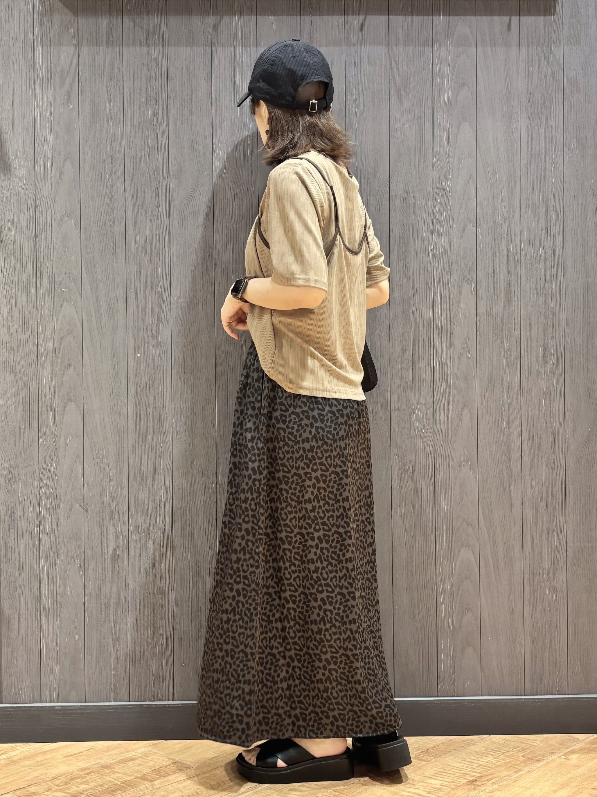 meiさんの「SHOO･LA･RUE｜【2点セット】ランダムテレコで細見え  配色使いTシャツ+キャミソール」を使ったコーディネート
