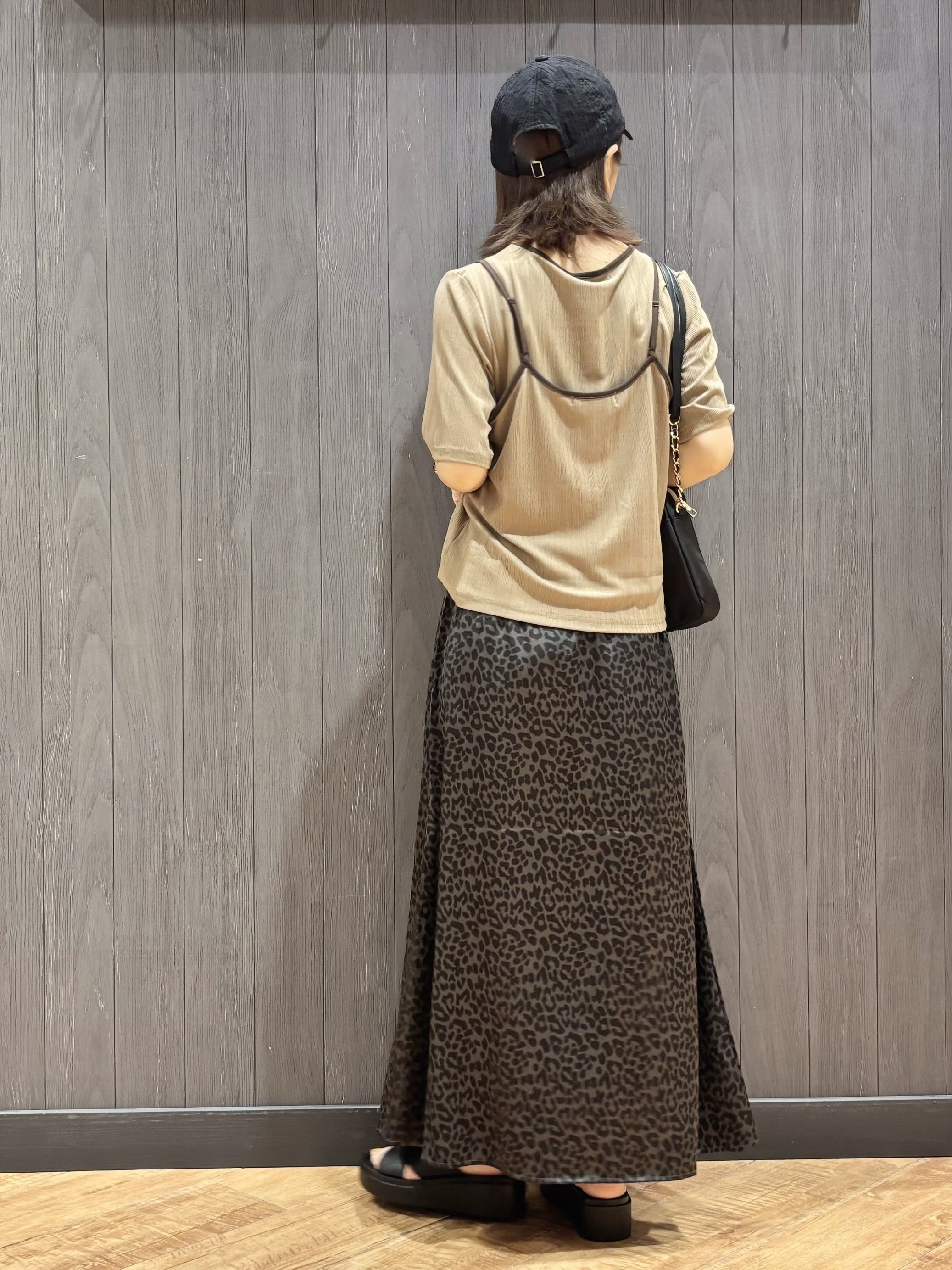 meiさんの「SHOO･LA･RUE｜【2点セット】ランダムテレコで細見え  配色使いTシャツ+キャミソール」を使ったコーディネート