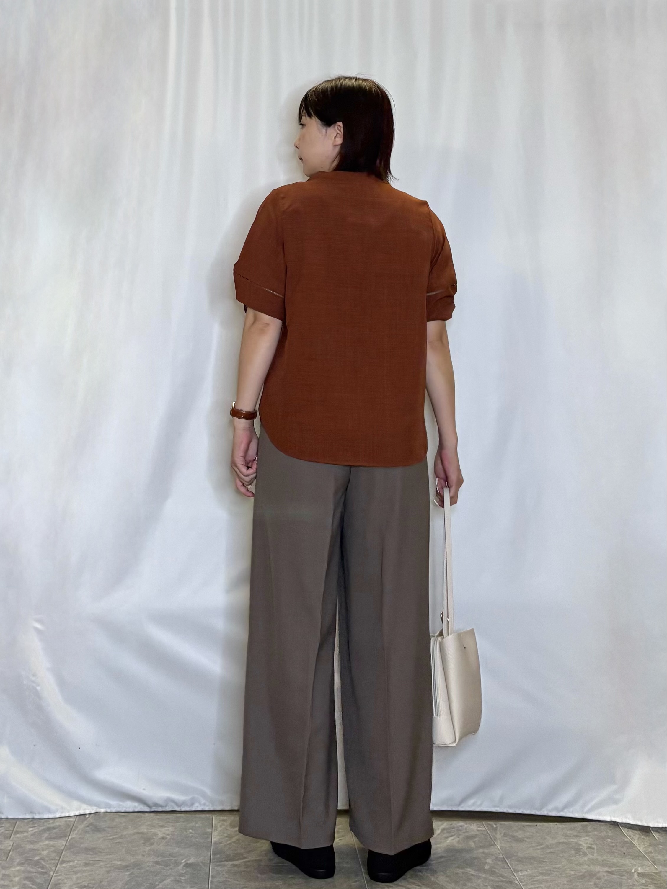 ネリさんの「SHOO･LA･RUE｜【洗濯後しわになりにくい/インせずきまる】シンプルだけど女性らしい 麻調スキッパーブラウス」を使ったコーディネート