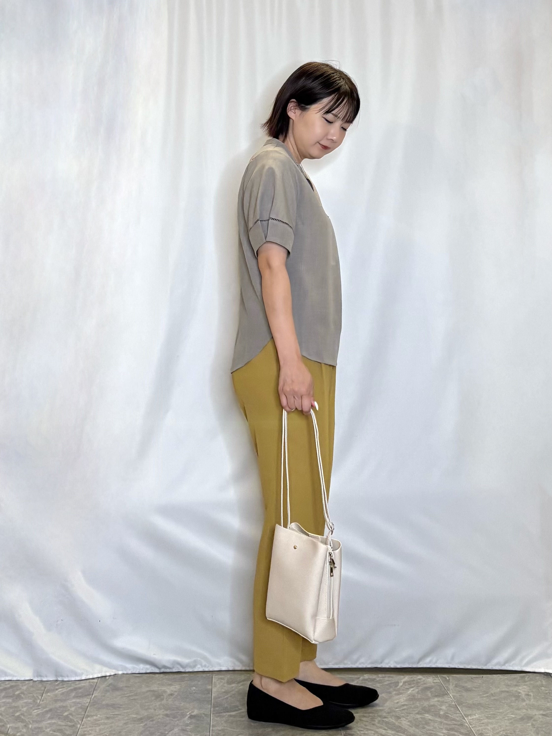 ネリさんの「SHOO･LA･RUE｜【洗濯後しわになりにくい/インせずきまる】シンプルだけど女性らしい 麻調スキッパーブラウス」を使ったコーディネート