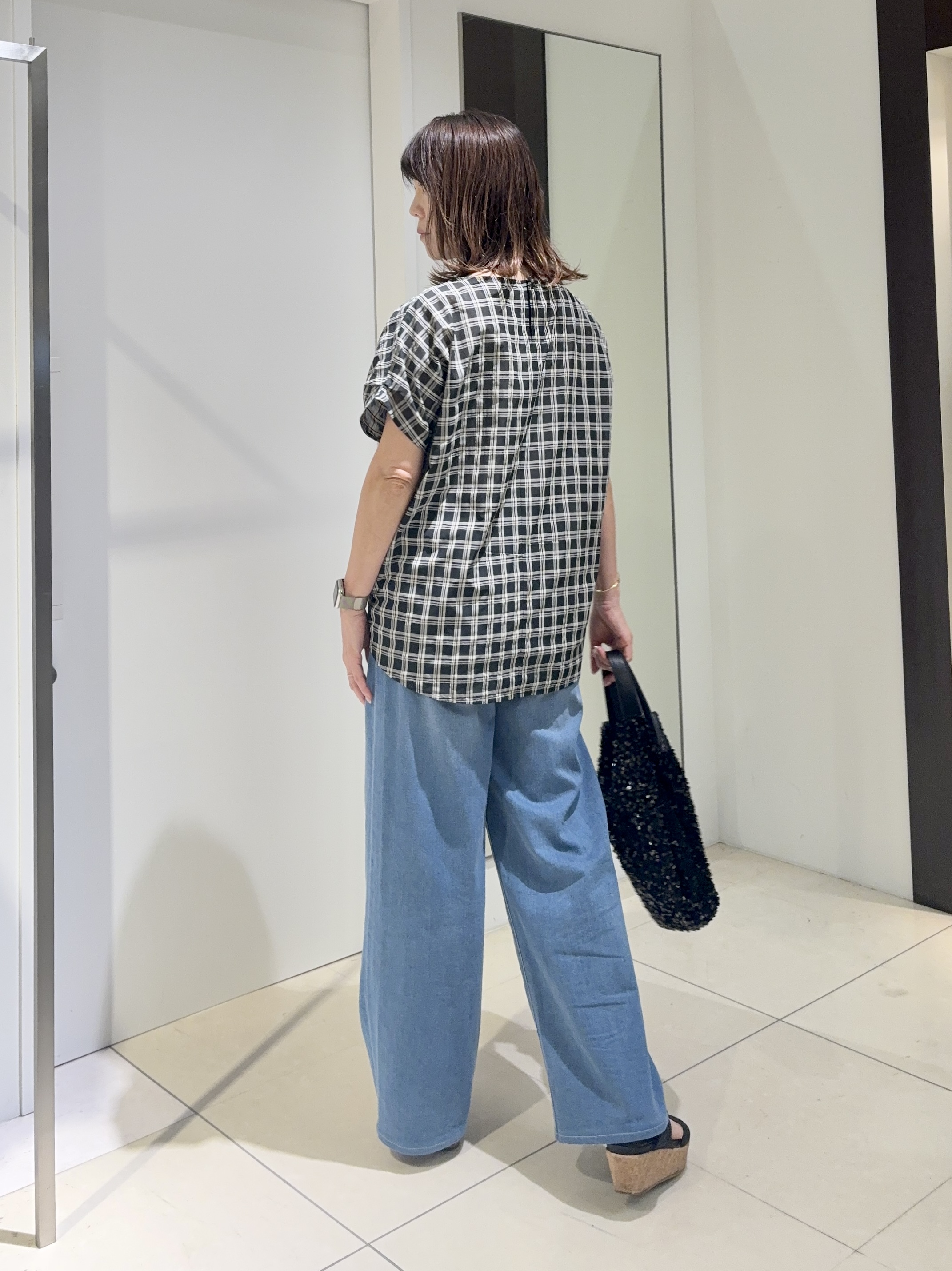 tomoさんの「UNTITLED｜【秋めきシャツ/体型カバー】シアーチェックブラウス」を使ったコーディネート