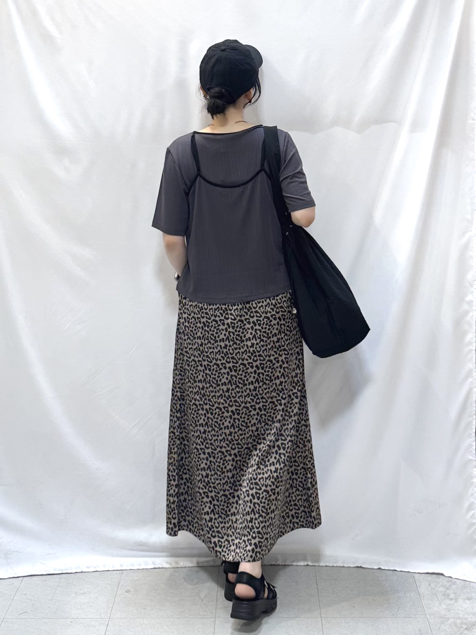 𝐇𝐢𝐫𝐨𝐦𝐢さんの「SHOO･LA･RUE｜【2点セット】ランダムテレコで細見え  配色使いTシャツ+キャミソール」を使ったコーディネート