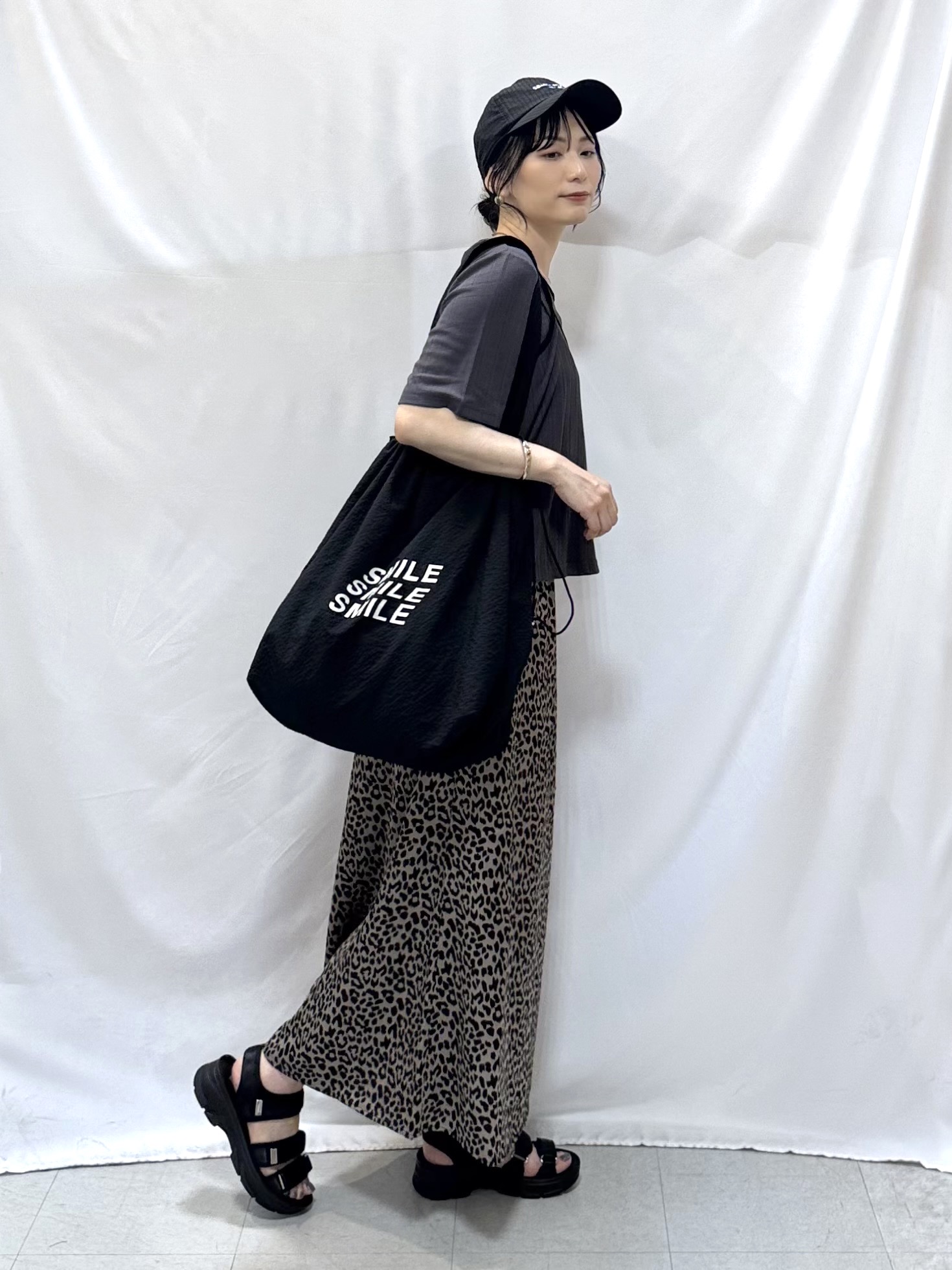 𝐇𝐢𝐫𝐨𝐦𝐢さんの「SHOO･LA･RUE｜【2点セット】ランダムテレコで細見え  配色使いTシャツ+キャミソール」を使ったコーディネート