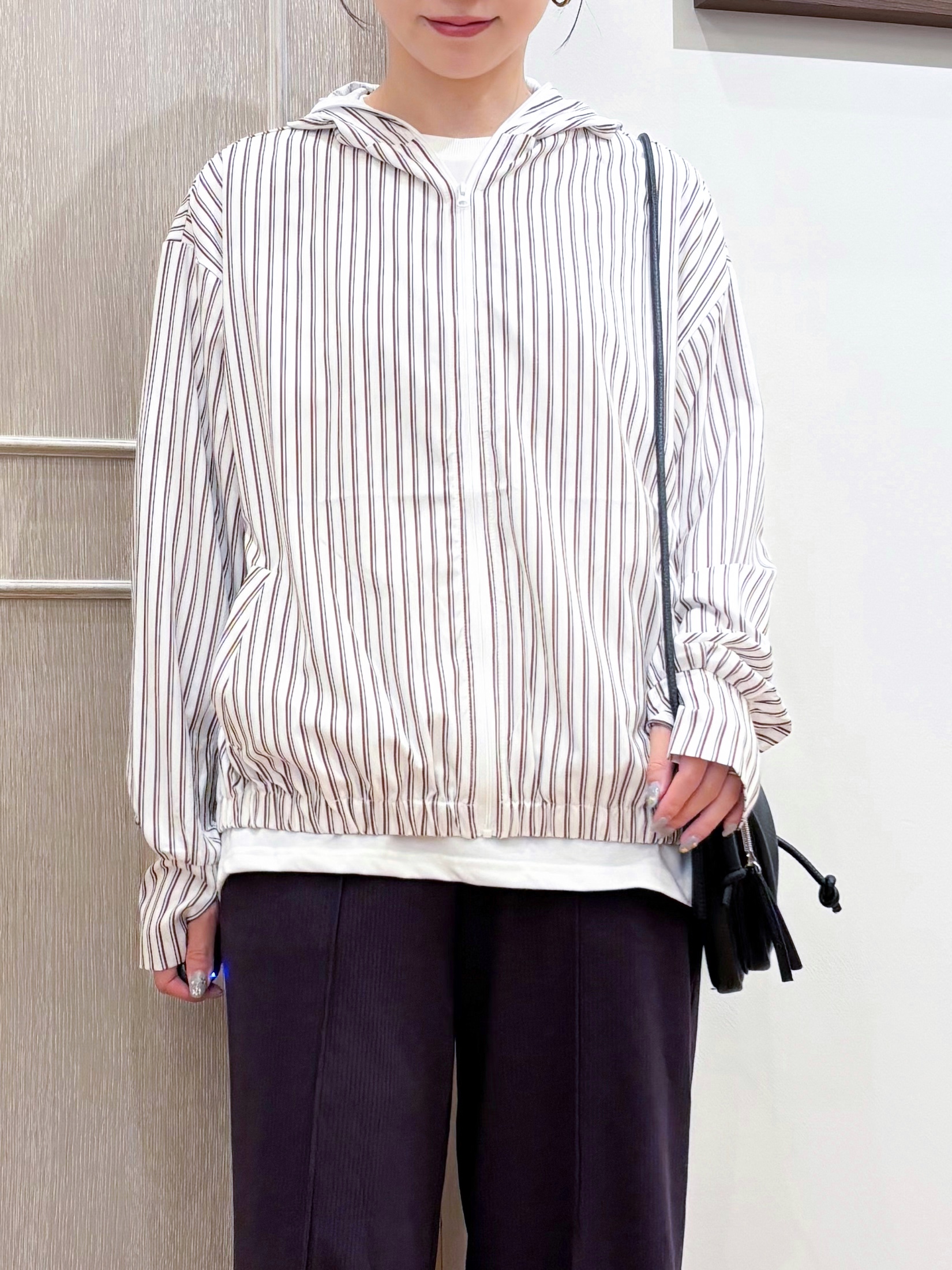 なみさんの「SHOO･LA･RUE｜【洗濯後しわになりにくい/S-LL】お顔も手の甲もしっかりカバー　日よけ・指穴付きUVパーカ」を使ったコーディネート