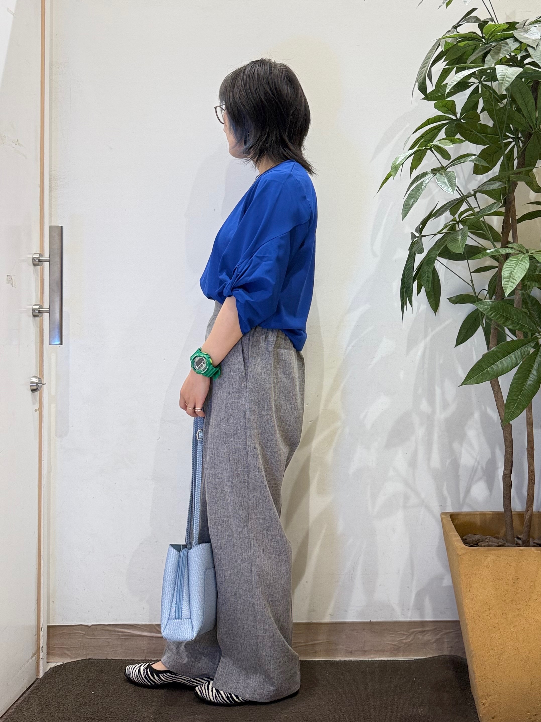 misakiさんの「SHOO･LA･RUE｜【S-LL/洗濯機可/二の腕カバー】楽に上品見え ツイストスリーブトップス」を使ったコーディネート