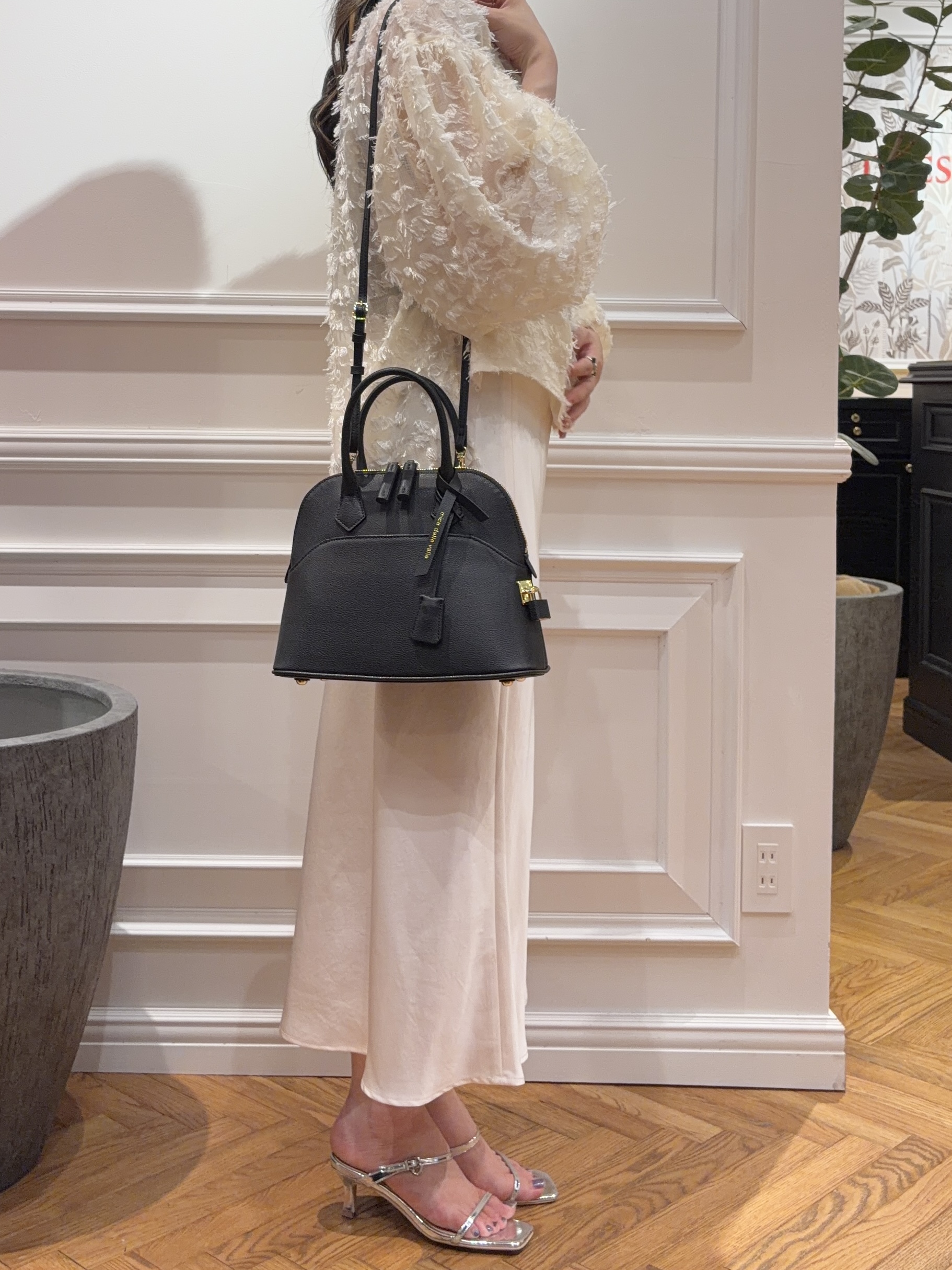 SAKAIさんの「DRESSTERIOR｜◆mica della valle（ミカデラヴァッレ）Katia ハンドバッグ」を使ったコーディネート
