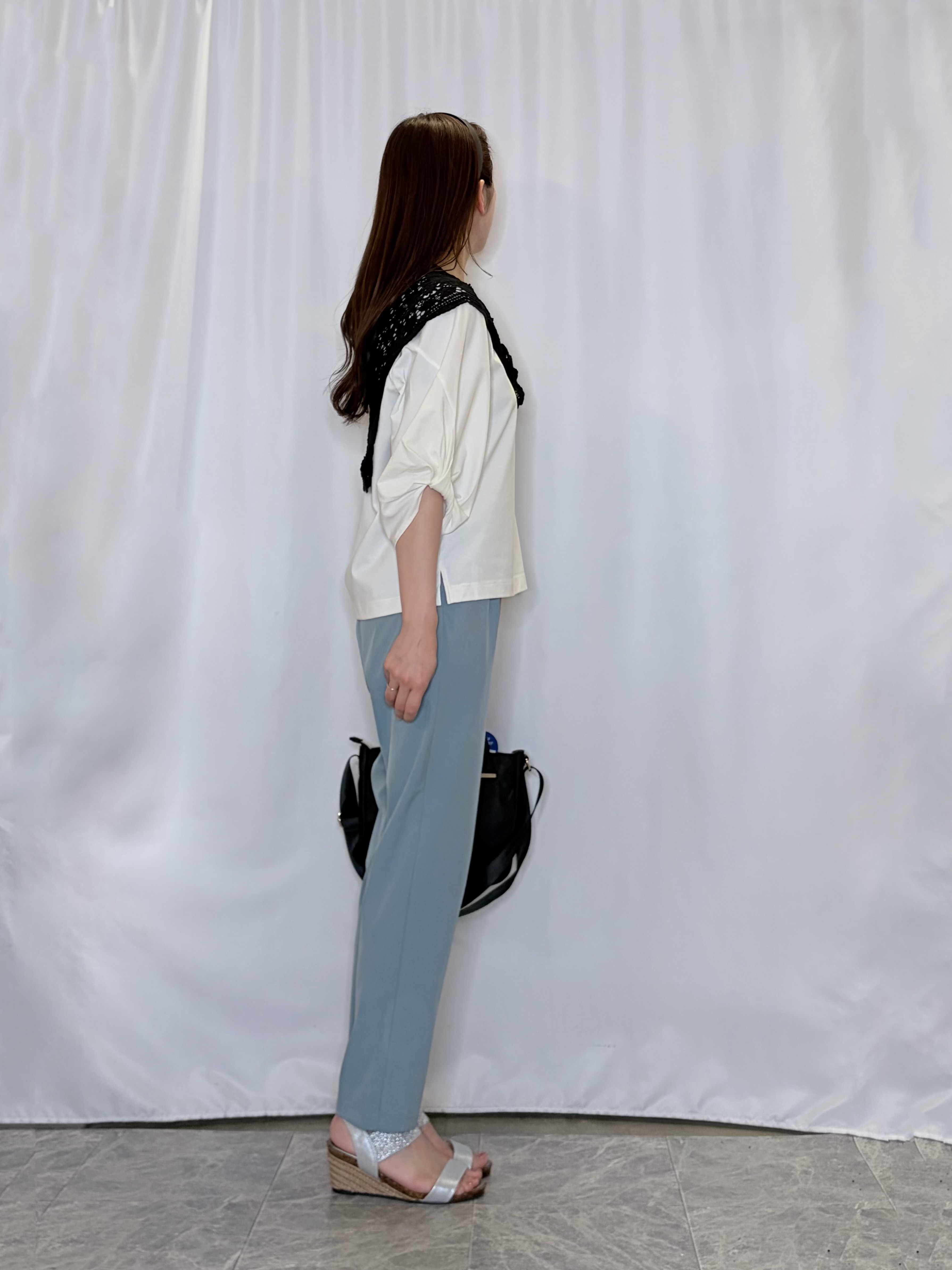 おうめさんの「SHOO･LA･RUE｜【S-LL/洗濯機可/二の腕カバー】楽に上品見え ツイストスリーブトップス」を使ったコーディネート