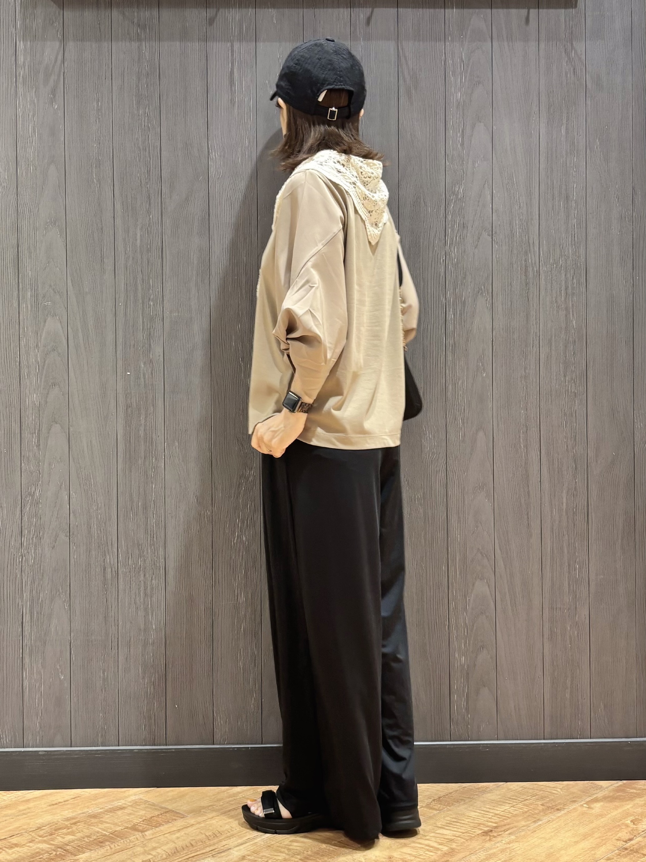 meiさんの「SHOO･LA･RUE｜【S-LL/洗濯機可/二の腕カバー】楽に上品見え ツイストスリーブトップス」を使ったコーディネート
