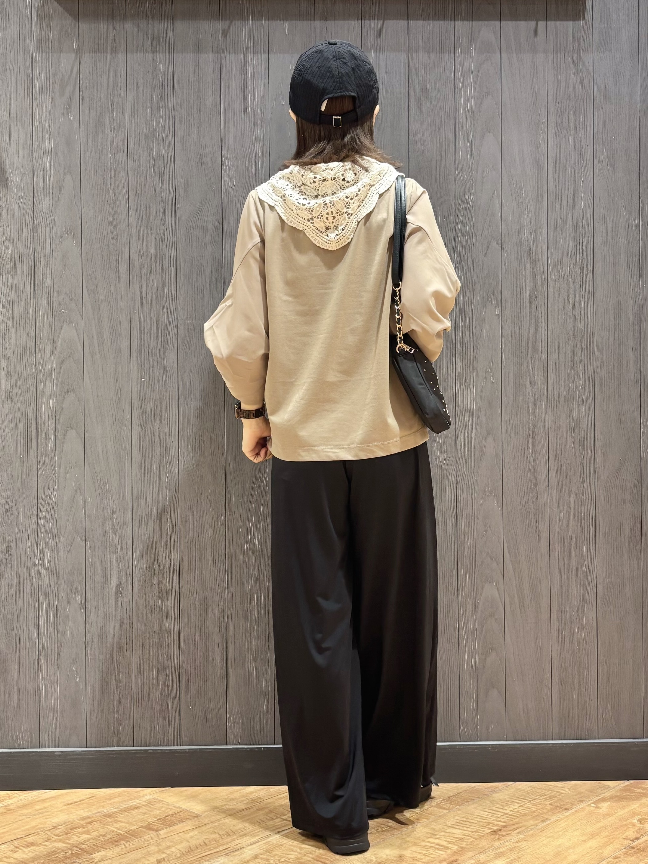 meiさんの「SHOO･LA･RUE｜【S-LL/洗濯機可/二の腕カバー】楽に上品見え ツイストスリーブトップス」を使ったコーディネート